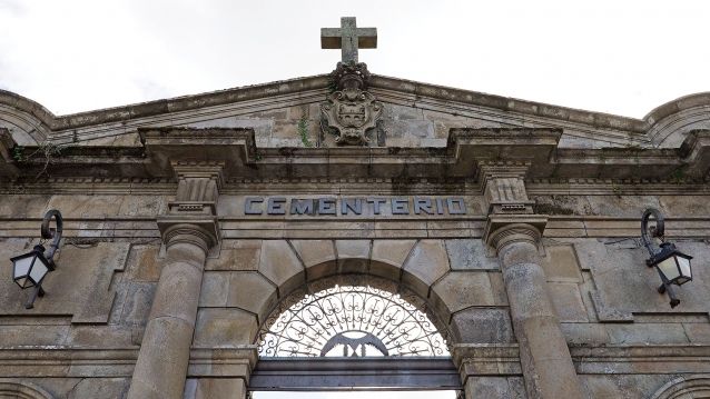 Fachada del Cementerio de San Amaro