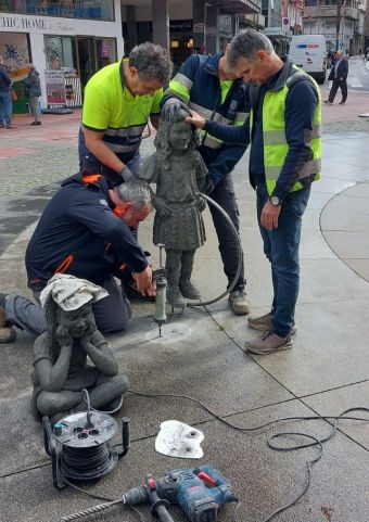 Reposición de la escultura de la niña