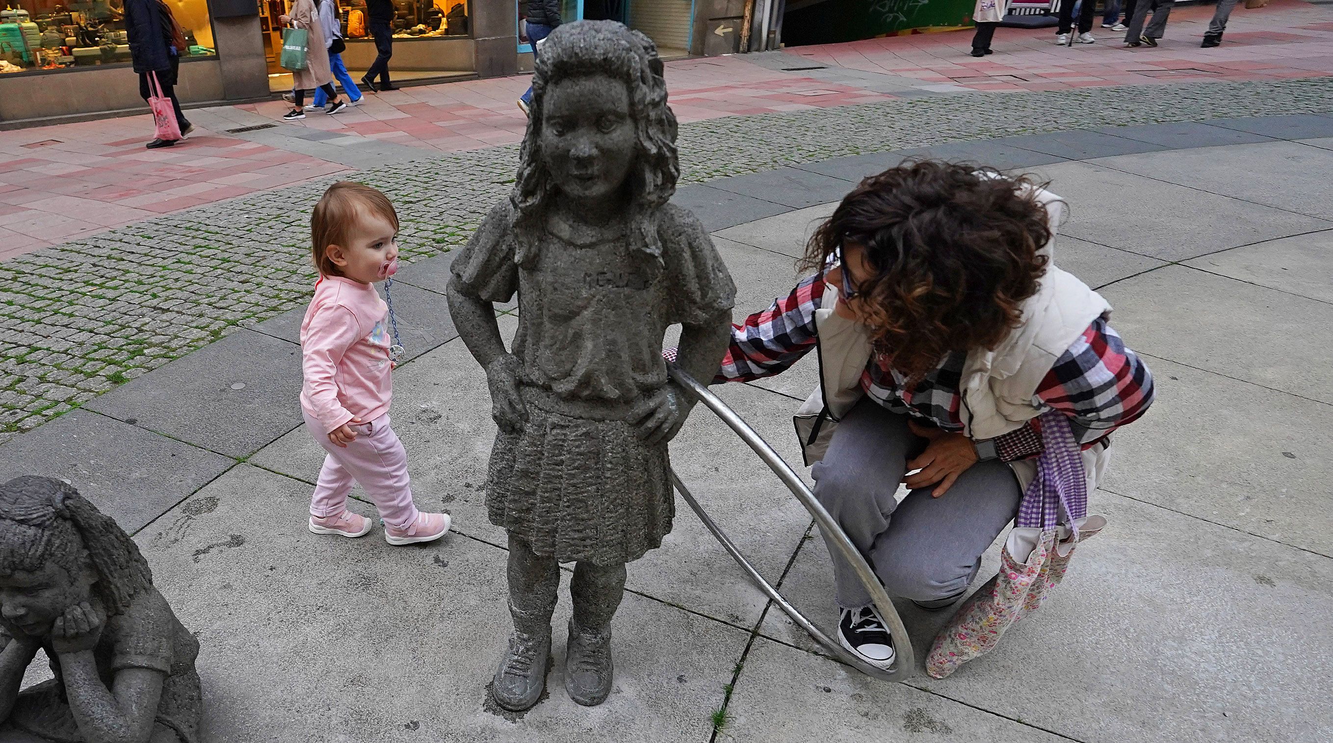 El conjunto escultórico de la Fuente de los niños ya está completo con la reposición de la figura que faltaba