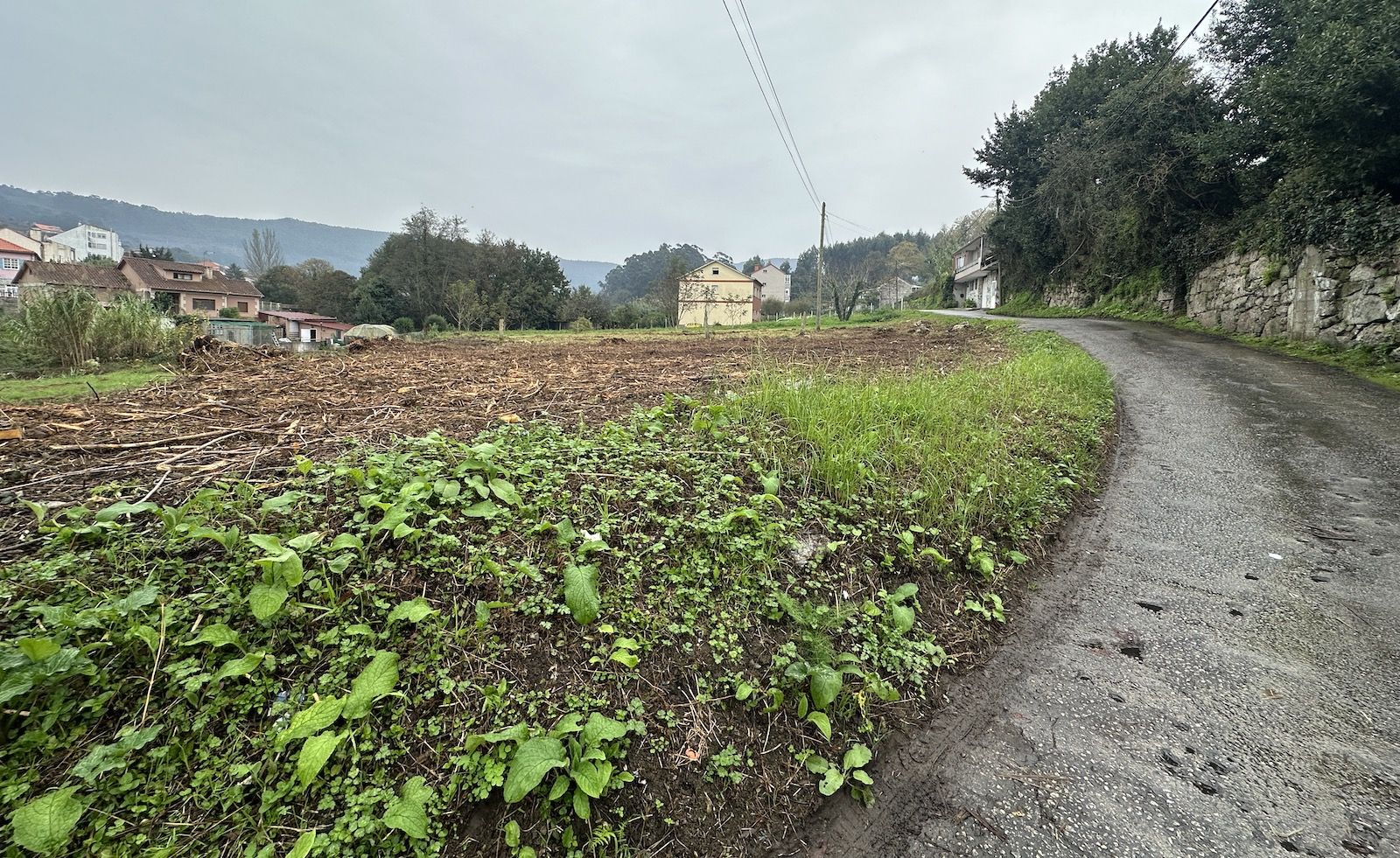 Zona da Rúa Inferniño na que se habilitarán dous aparcamentos