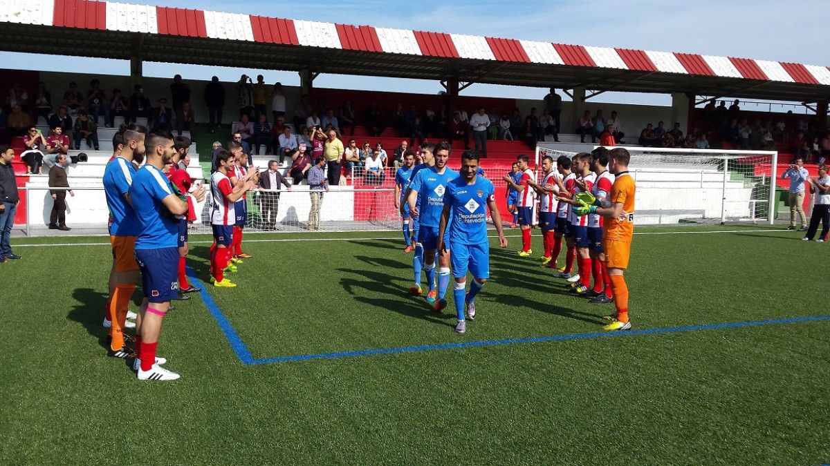 El Alondras hace pasillo de campeón al Pontevedra en su salida al campo de O Morrazo