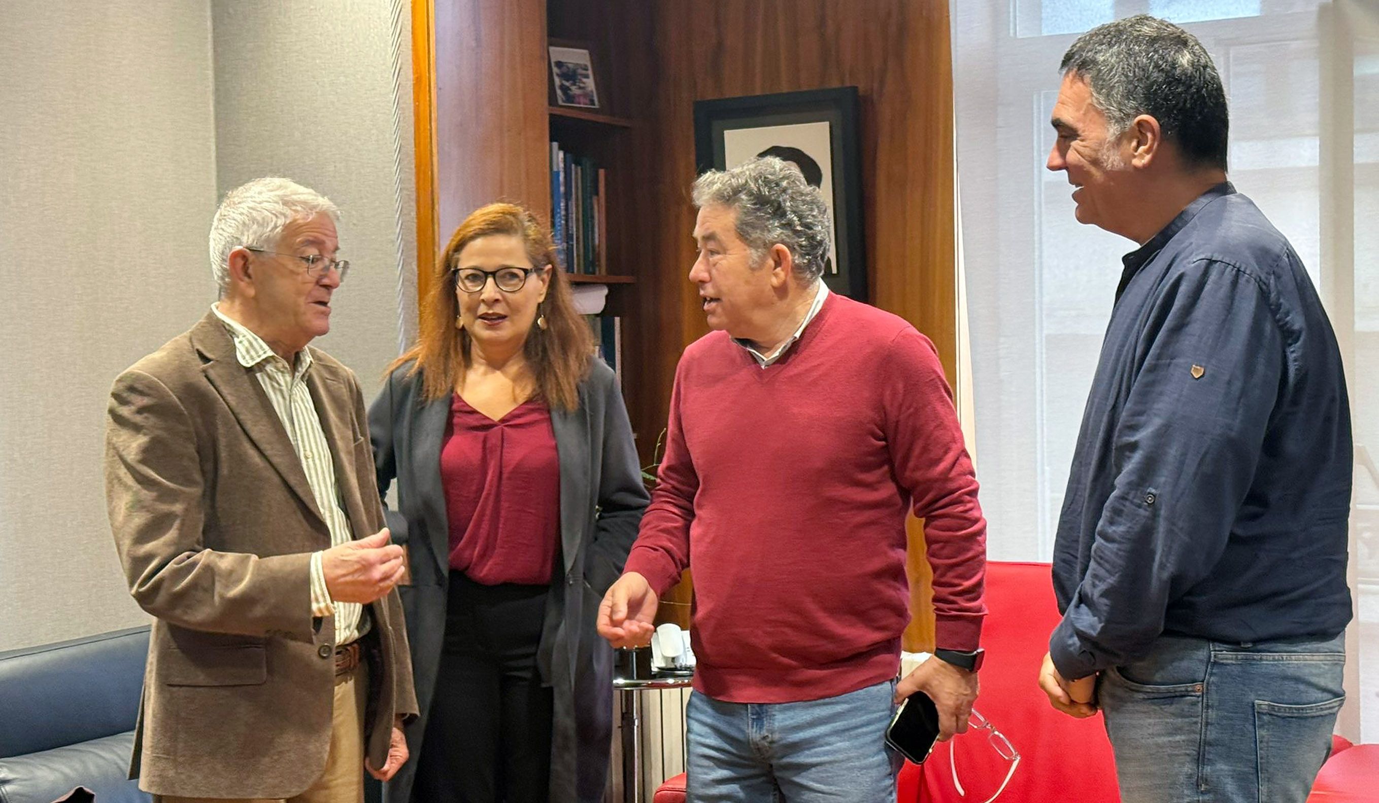 Os tradutores Xavier Senín e Isabel Soto foron recibidos polo alcalde de Pontevedra e o edil de Cultura