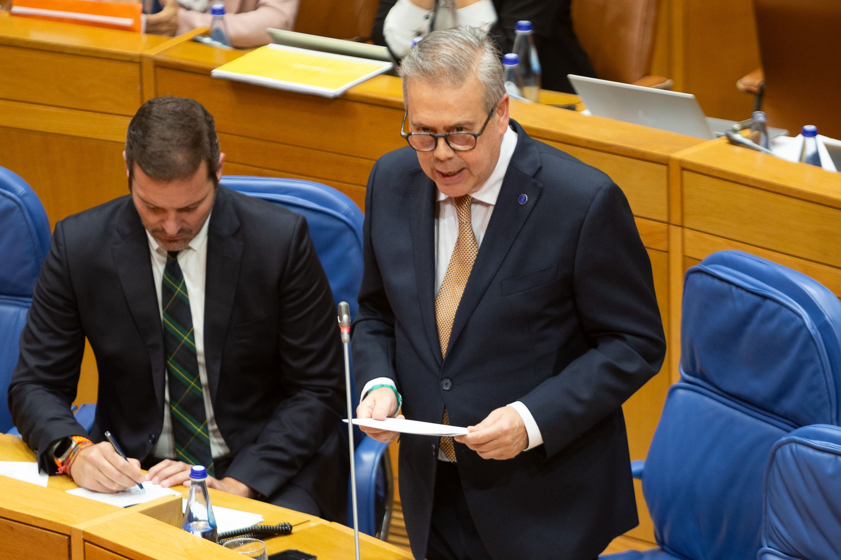 Antonio Gómez Caamaño, conselleiro Sanidade, no pleno do Parlamento