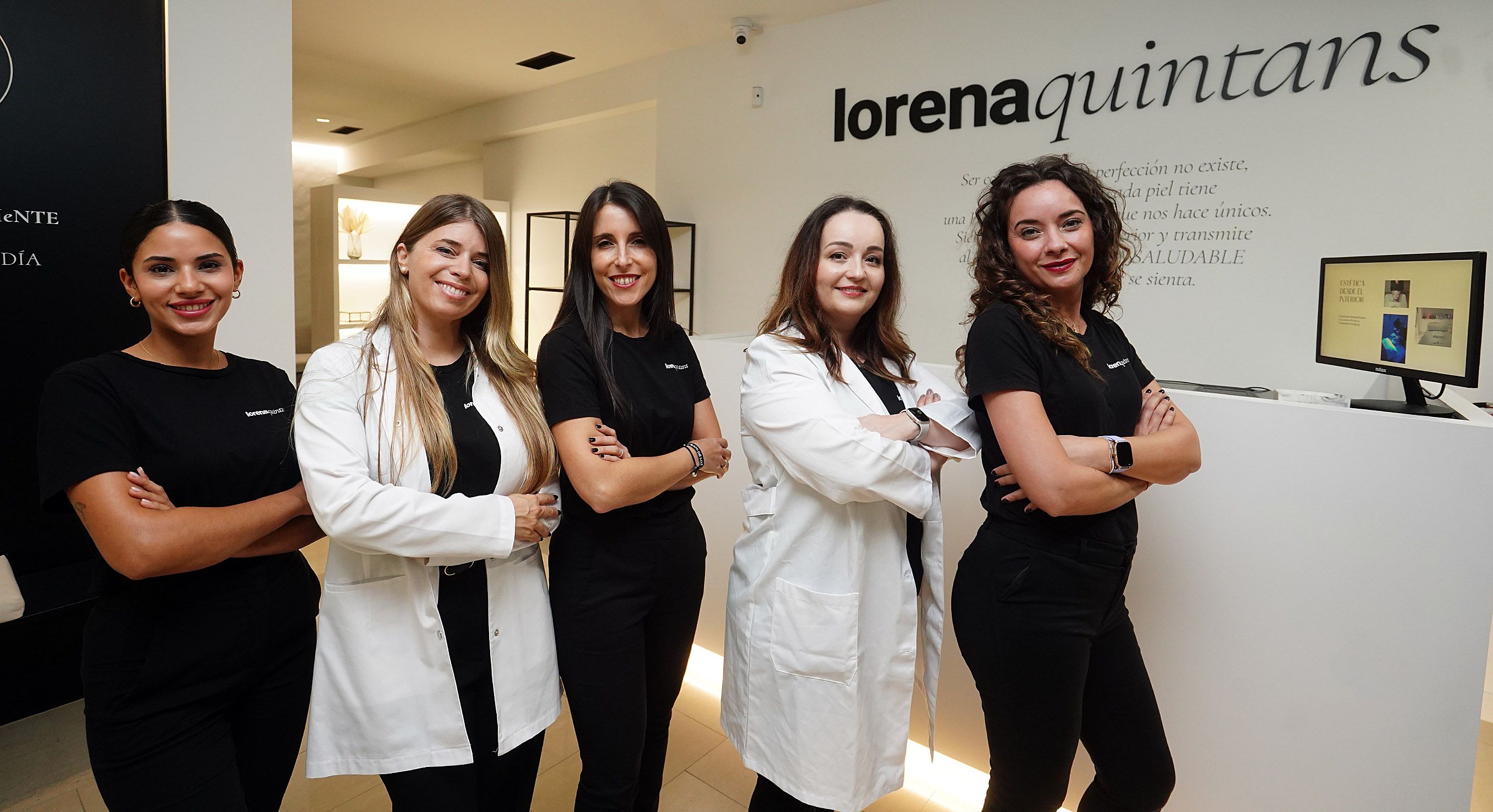 Angi di Lello, Liliana de Sousa, Lorena Quintáns, Olalla García e Beatriz Silvent forman o equipo do centro