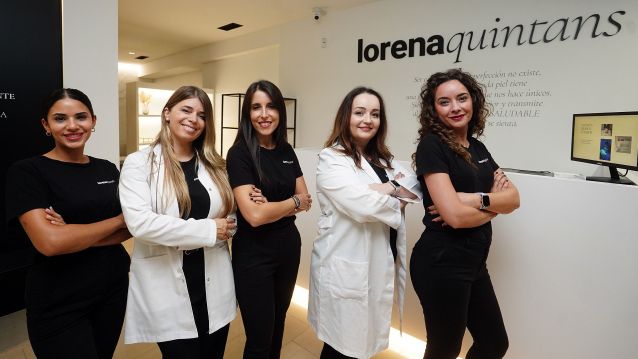 Angi di Lello, Liliana de Sousa, Lorena Quintáns, Olalla García e Beatriz Silvent forman o equipo do centro