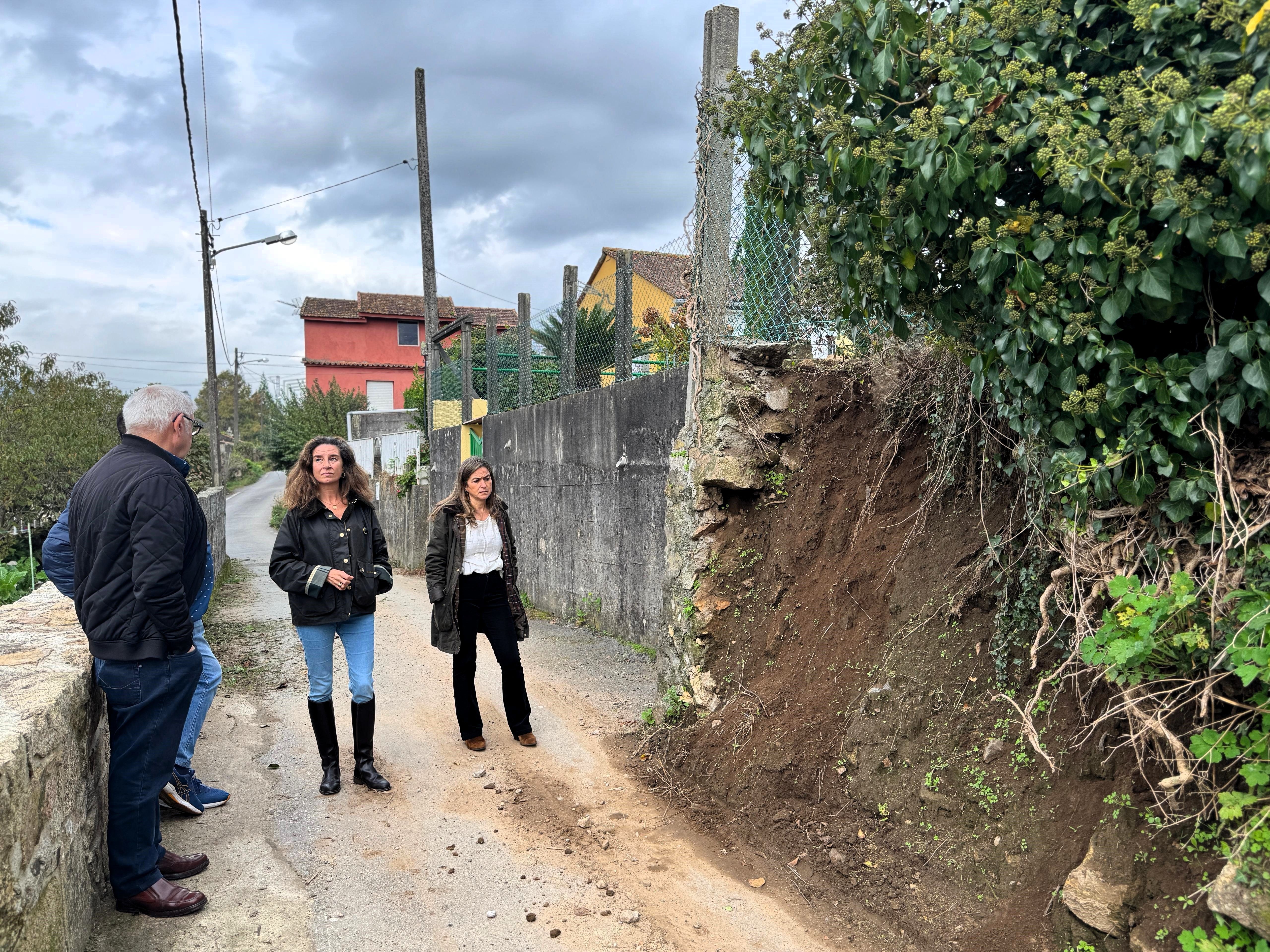 Visita de Pepa Pardo, Silvia Junco e Martín Martínez  á parroquia de Alba