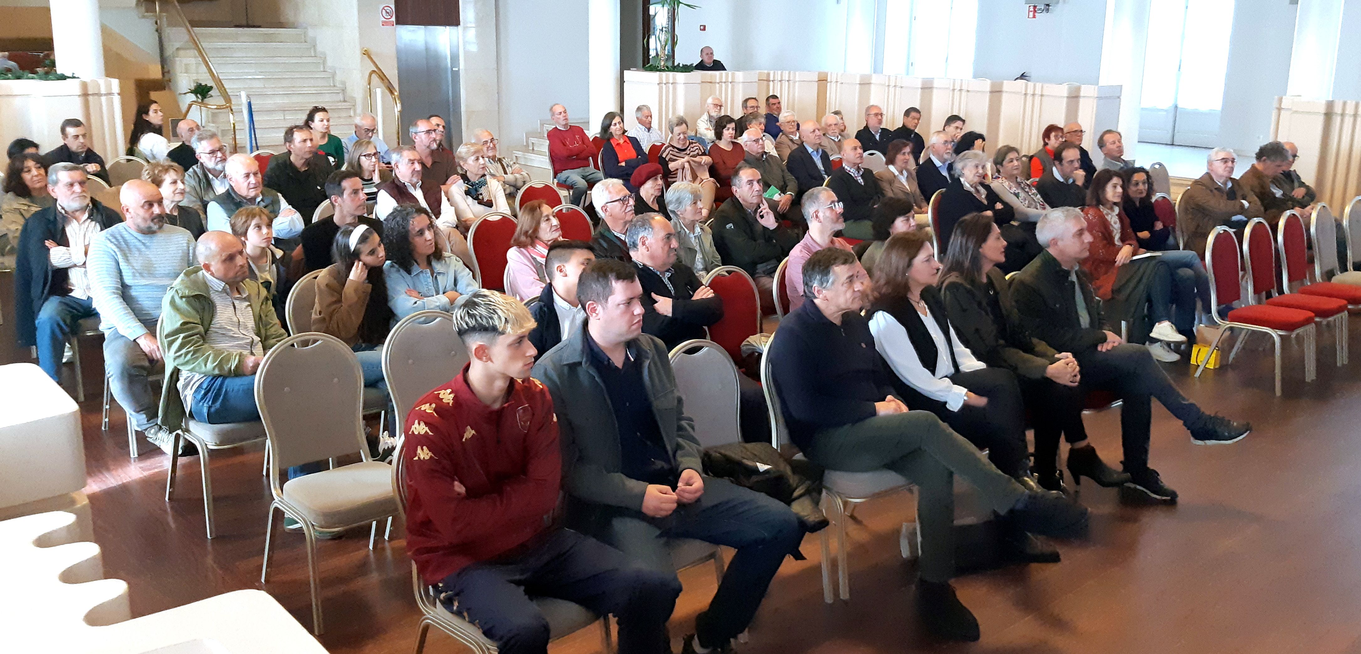 Público na presentación do libro de Xosé Fortes