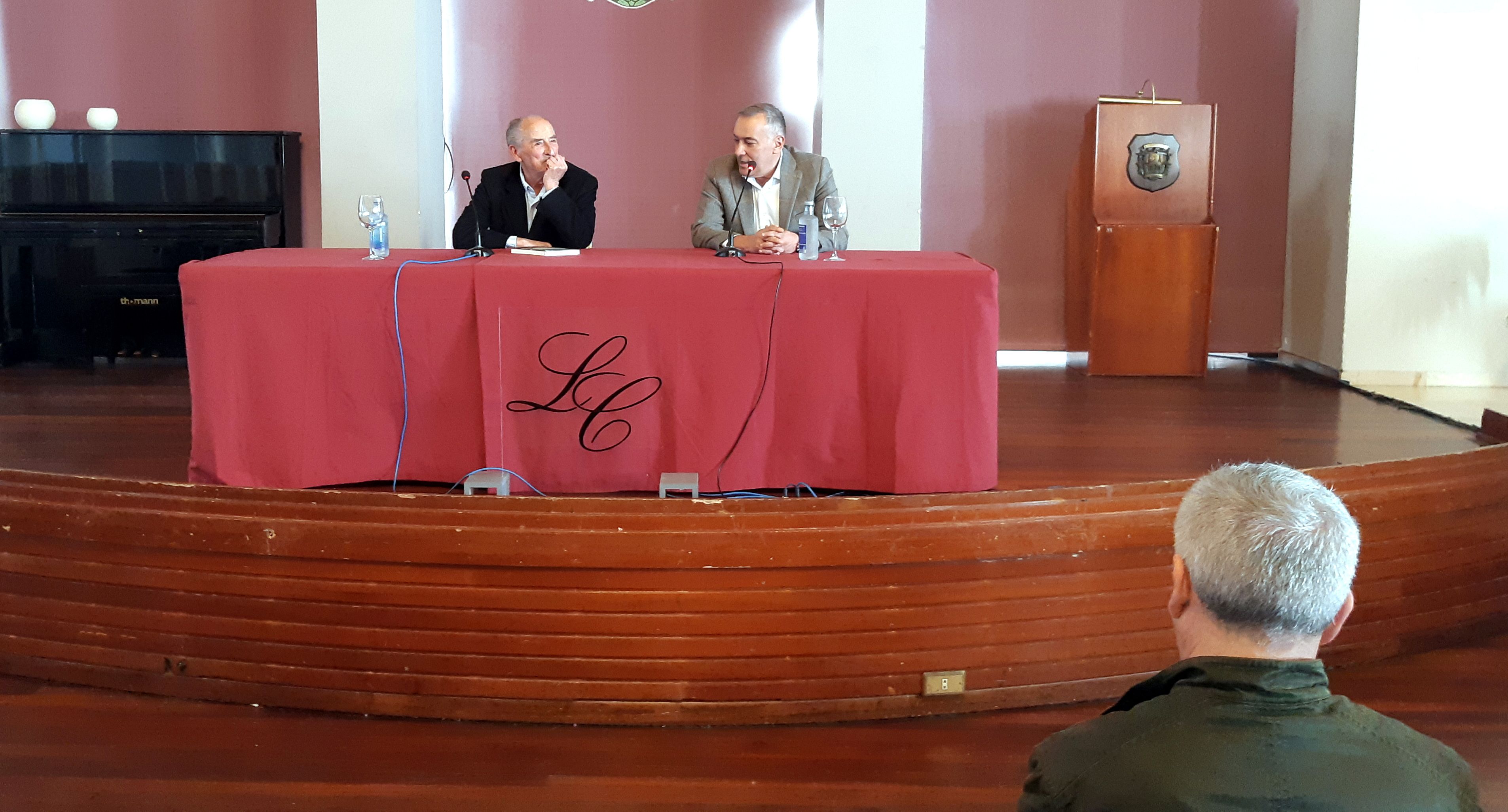 Xosé Fortes e Xabier Fortes durante a presentación do libro