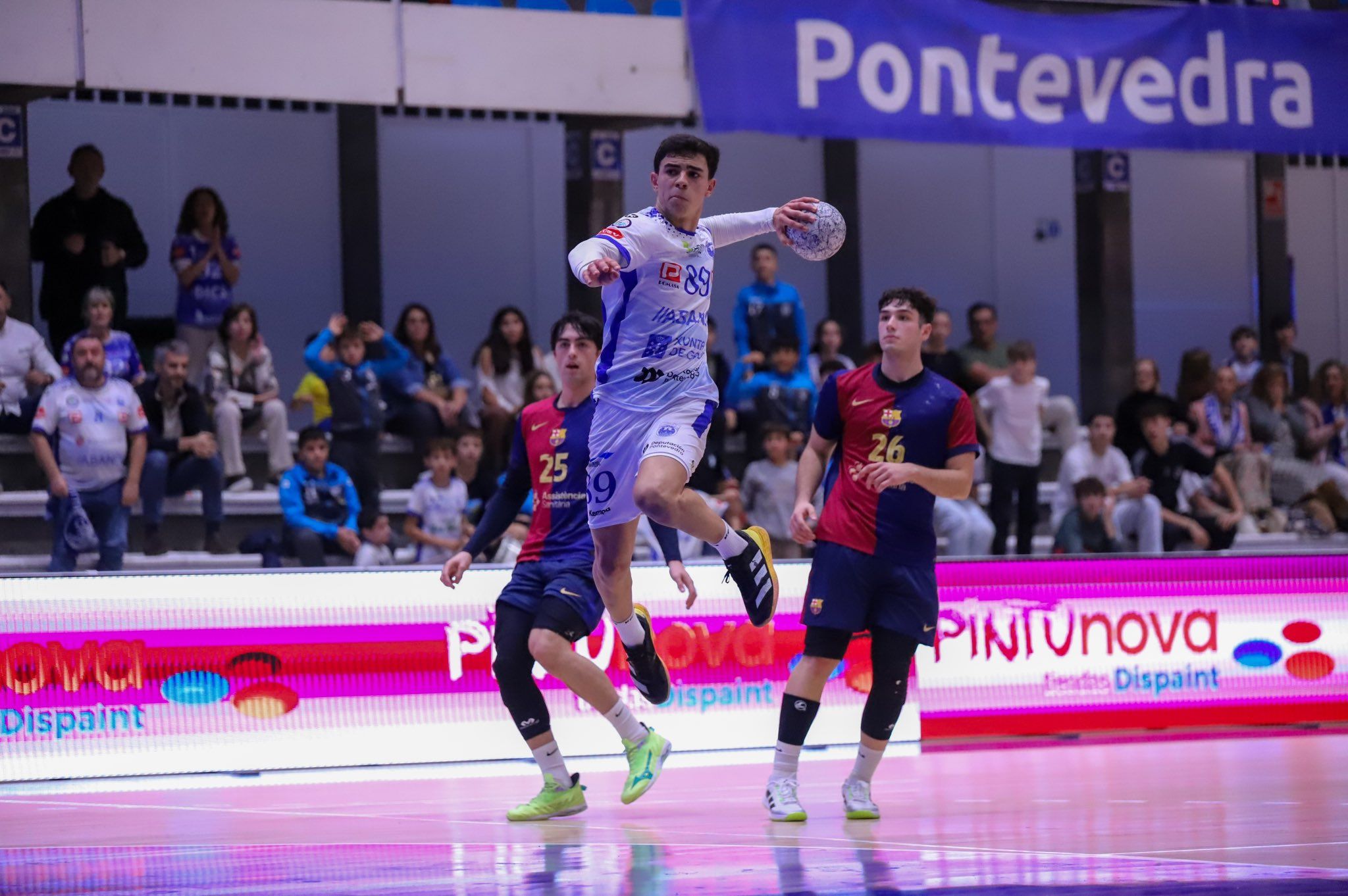 Partido entre Cisne e Barça B