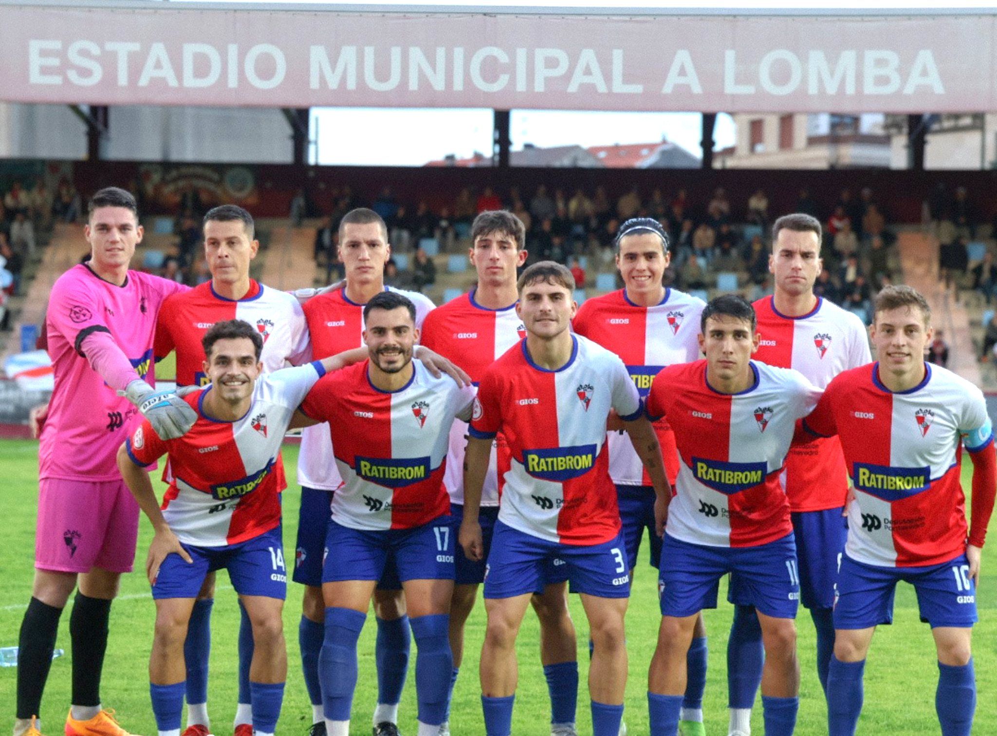 El equipo inicial del Arosa ante el Valladares