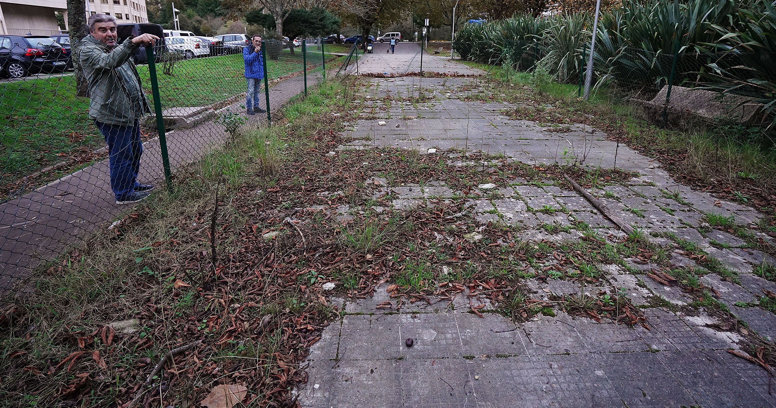 Estado do valado no Paseo Valle-Inclán sobre o río Gafos