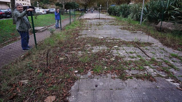 Estado do valado no Paseo Valle-Inclán sobre o río Gafos