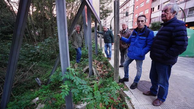 Parcela privada na esquina entre Alcalde Hevia e María Vitoria Moreno