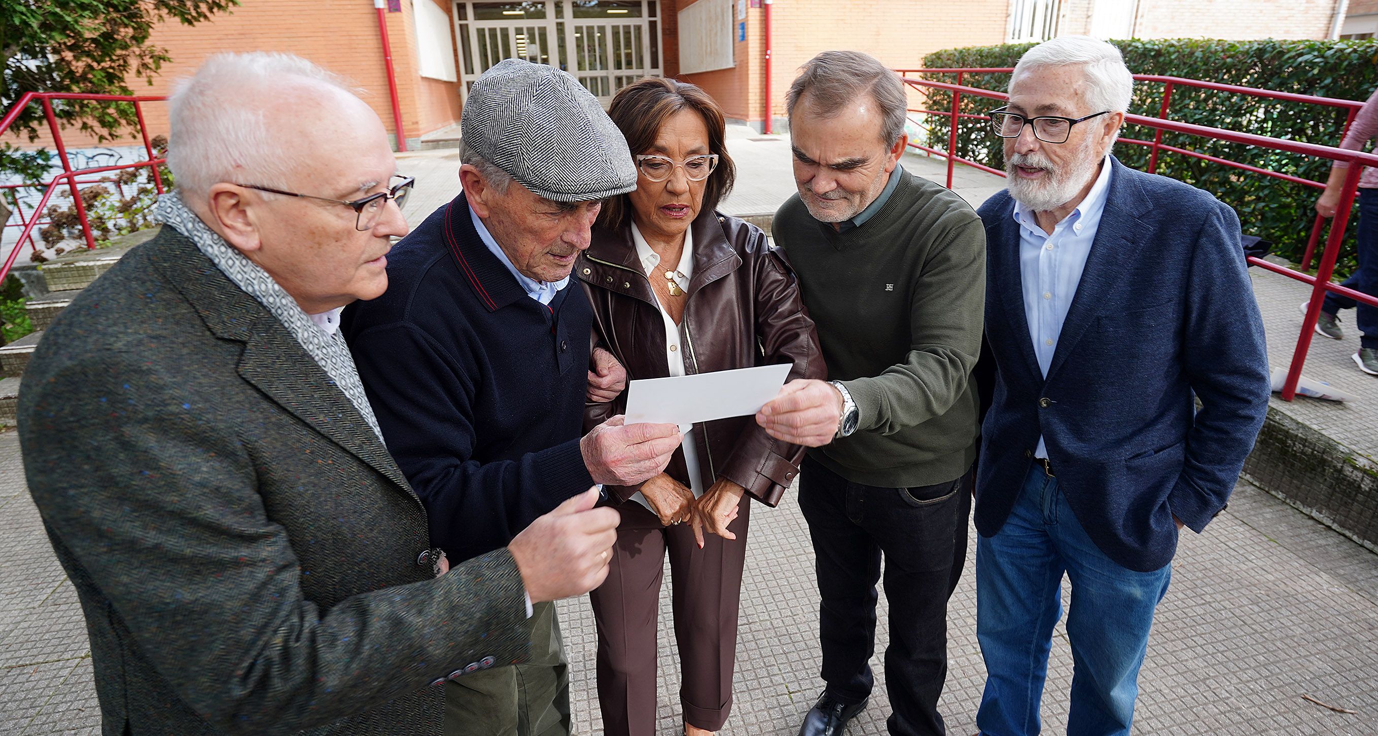 De esquerda a dereita, Antonio Couso, Xosé Fortes, Maica Larriba, Pepe Lozano e Pepe Mendoza