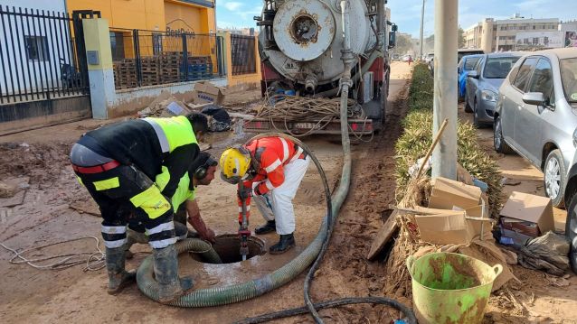 Bombeiros pontevedreses colaborando en Valencia no dispositivo de axuda pola DANA