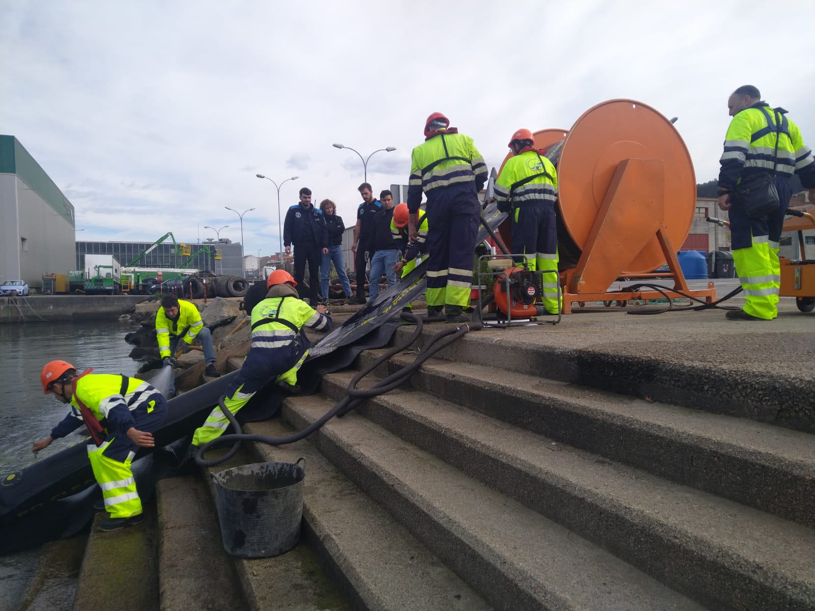 Simulacro no Porto de Marín