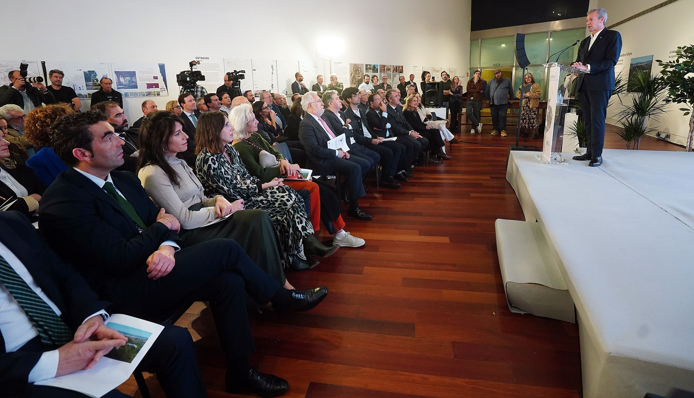 Inauguración de la exposición 'Lourizán: pasado, presente e futuro'