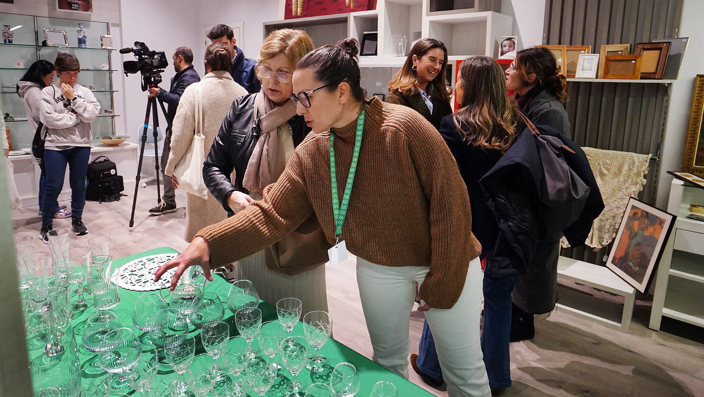 Inauguración do anciño solidario da Asociación Española Contra o Cancro