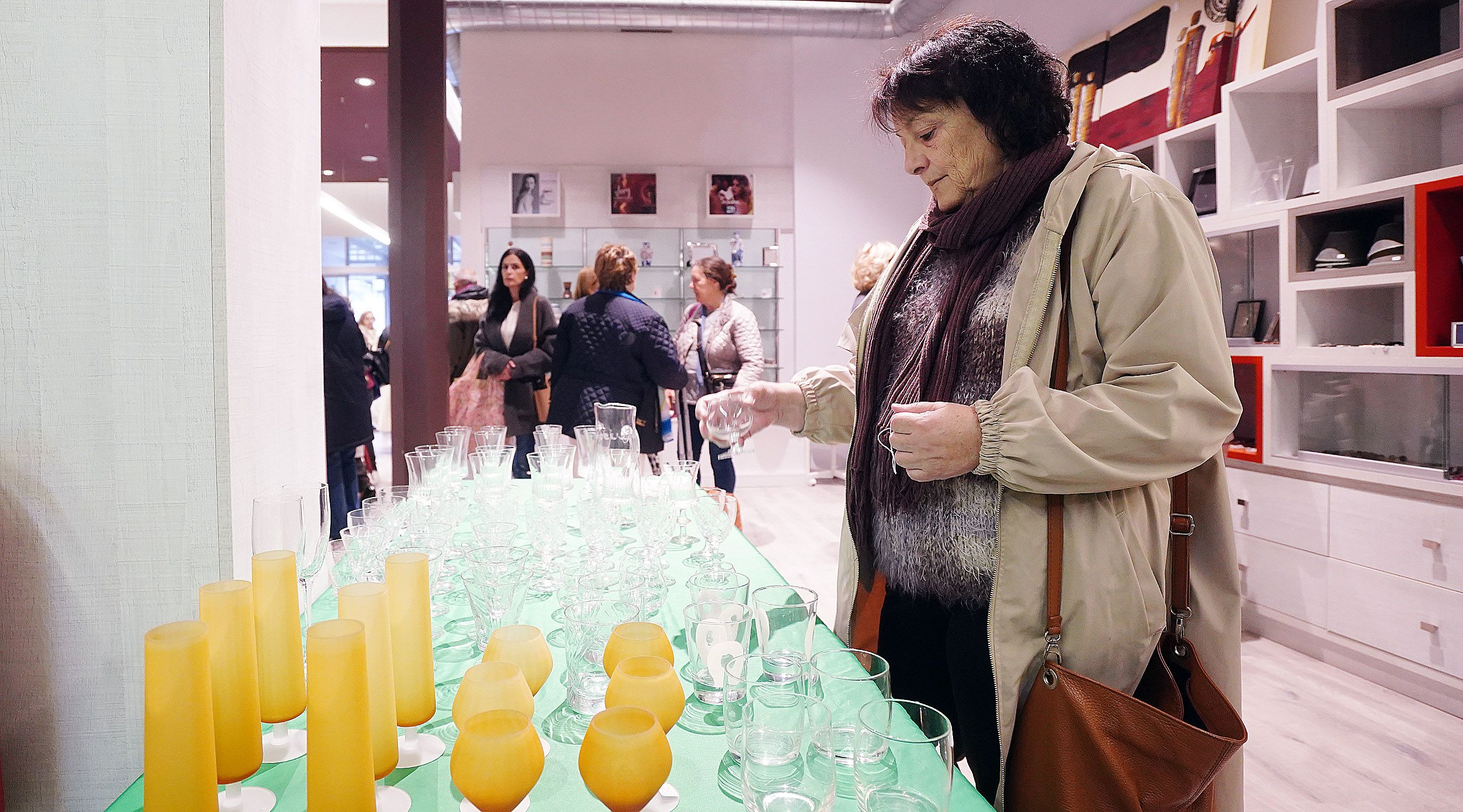 Inauguración do anciño solidario da Asociación Española Contra o Cancro