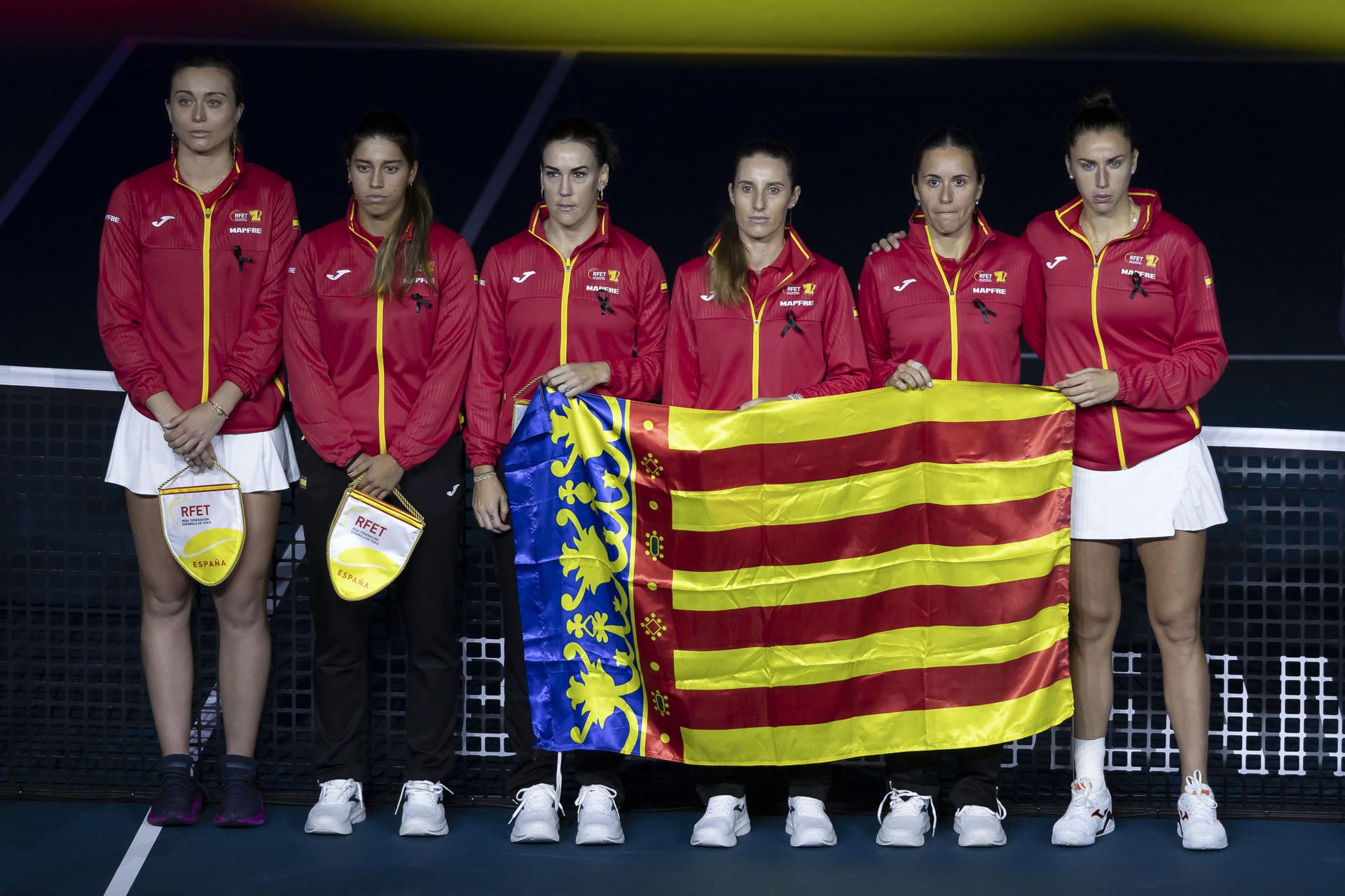 Jéssica Bouzas (segunda esquerda) no España-Polonia da Billie Jean King Cup