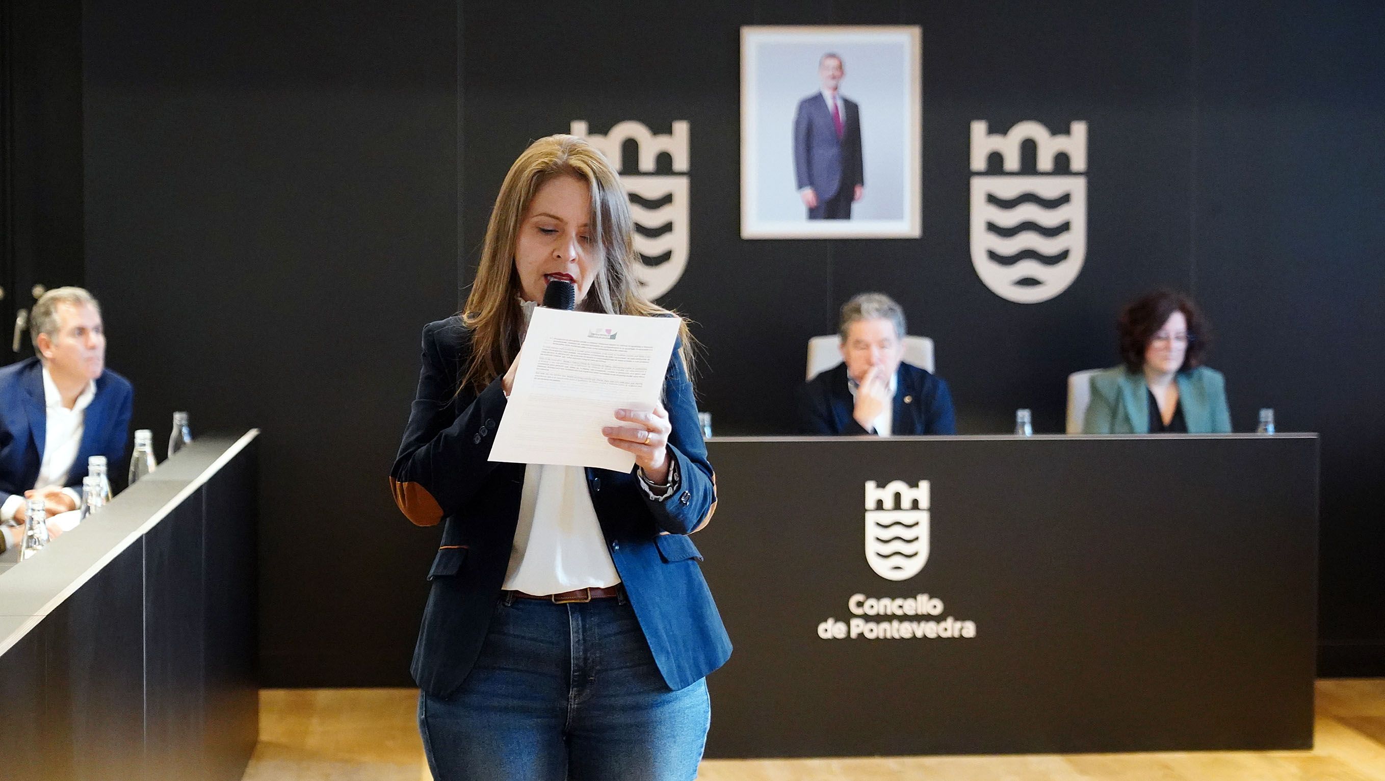 Mari Luz Losada le a declaración institucional de Pontevedra polo 25N