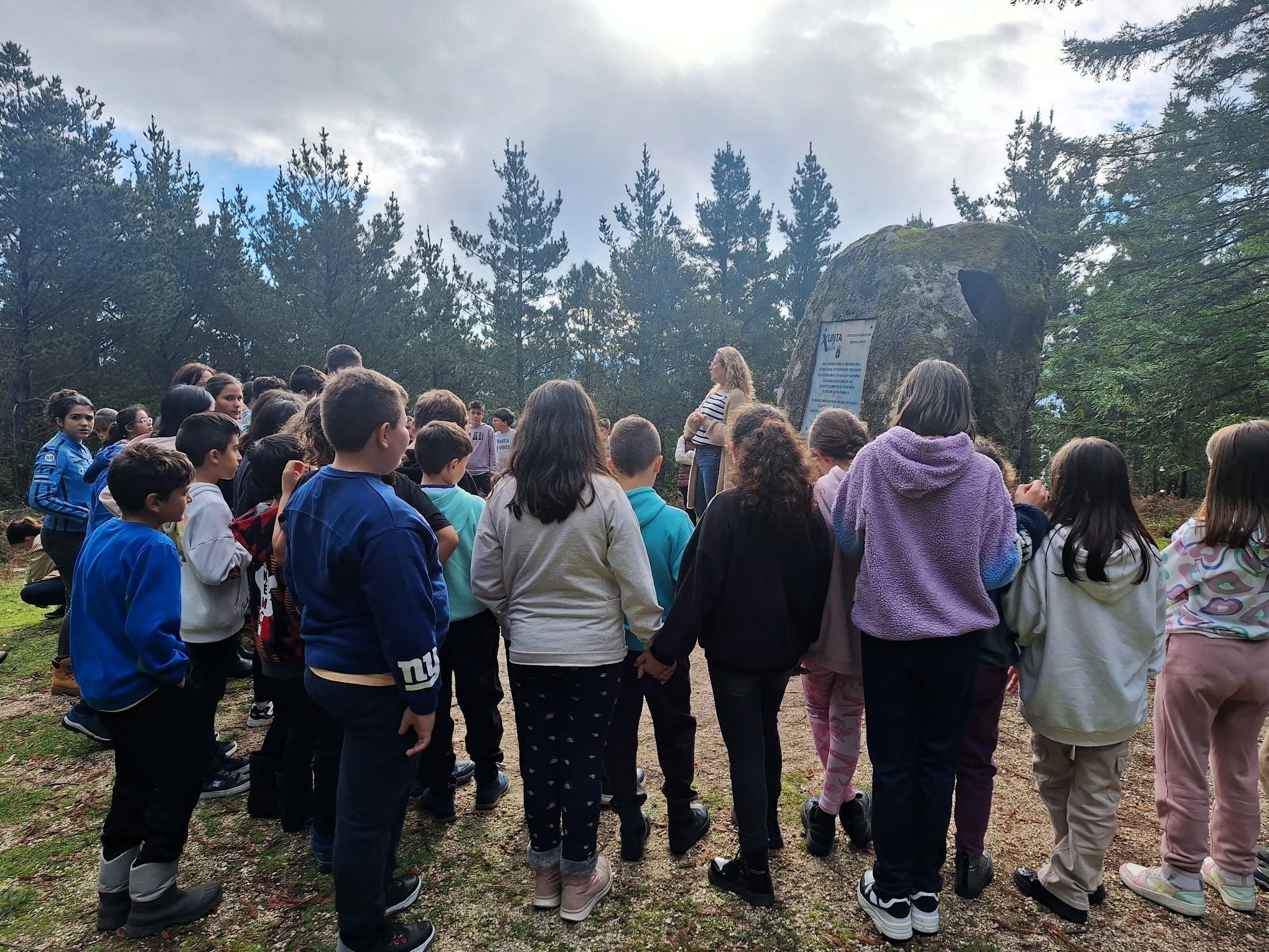 Xornada de natureza, historia e convivencia de escolares no Bosque de Colón