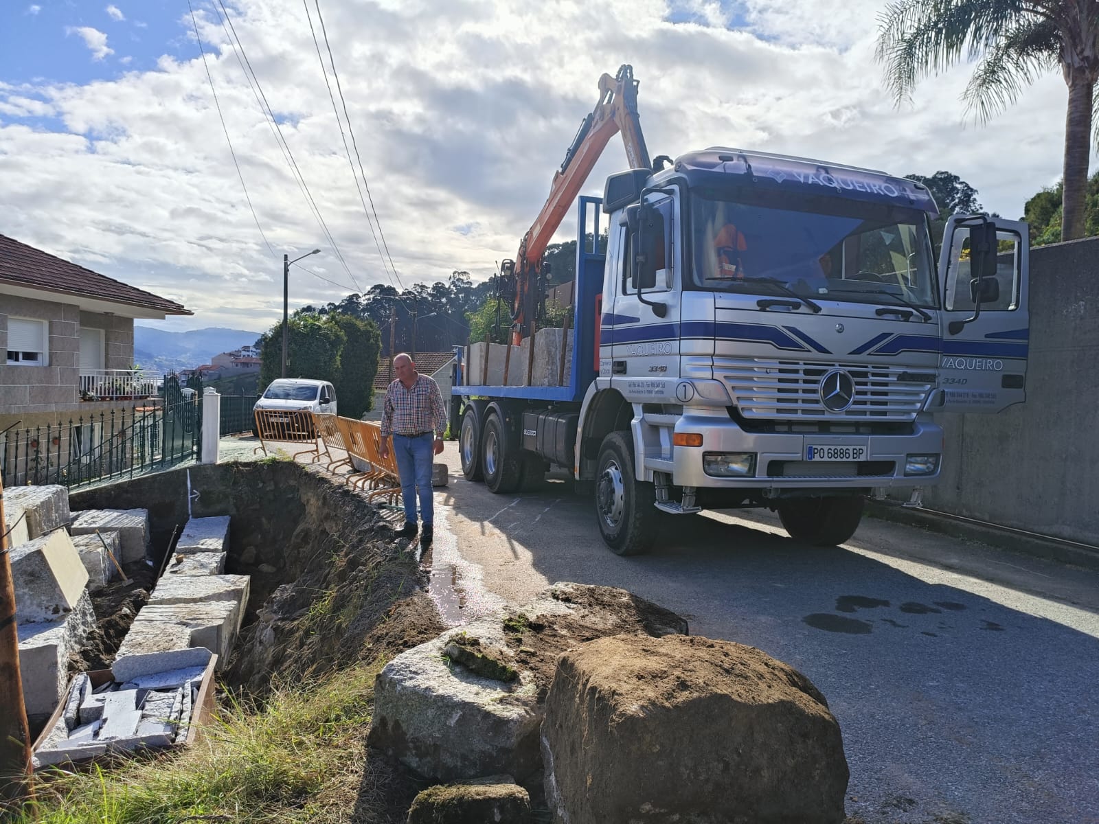 Obras no Camiño do Souto, en Combarro