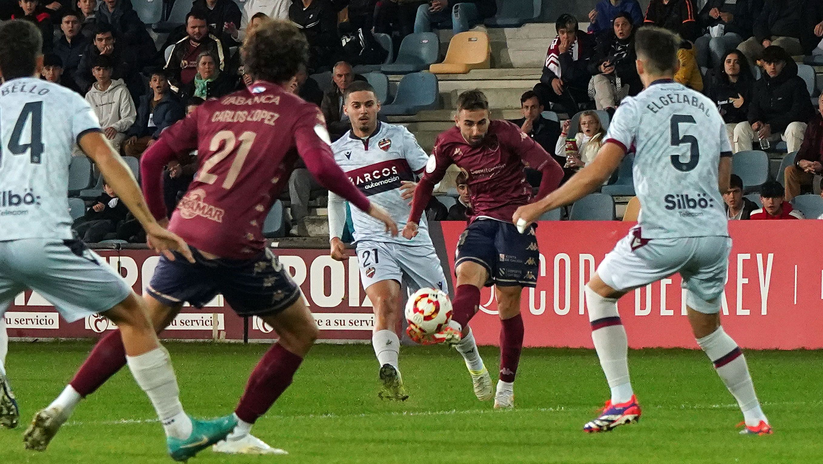 Partido de Copa do Rei entre Pontevedra e Levante en Pasarón