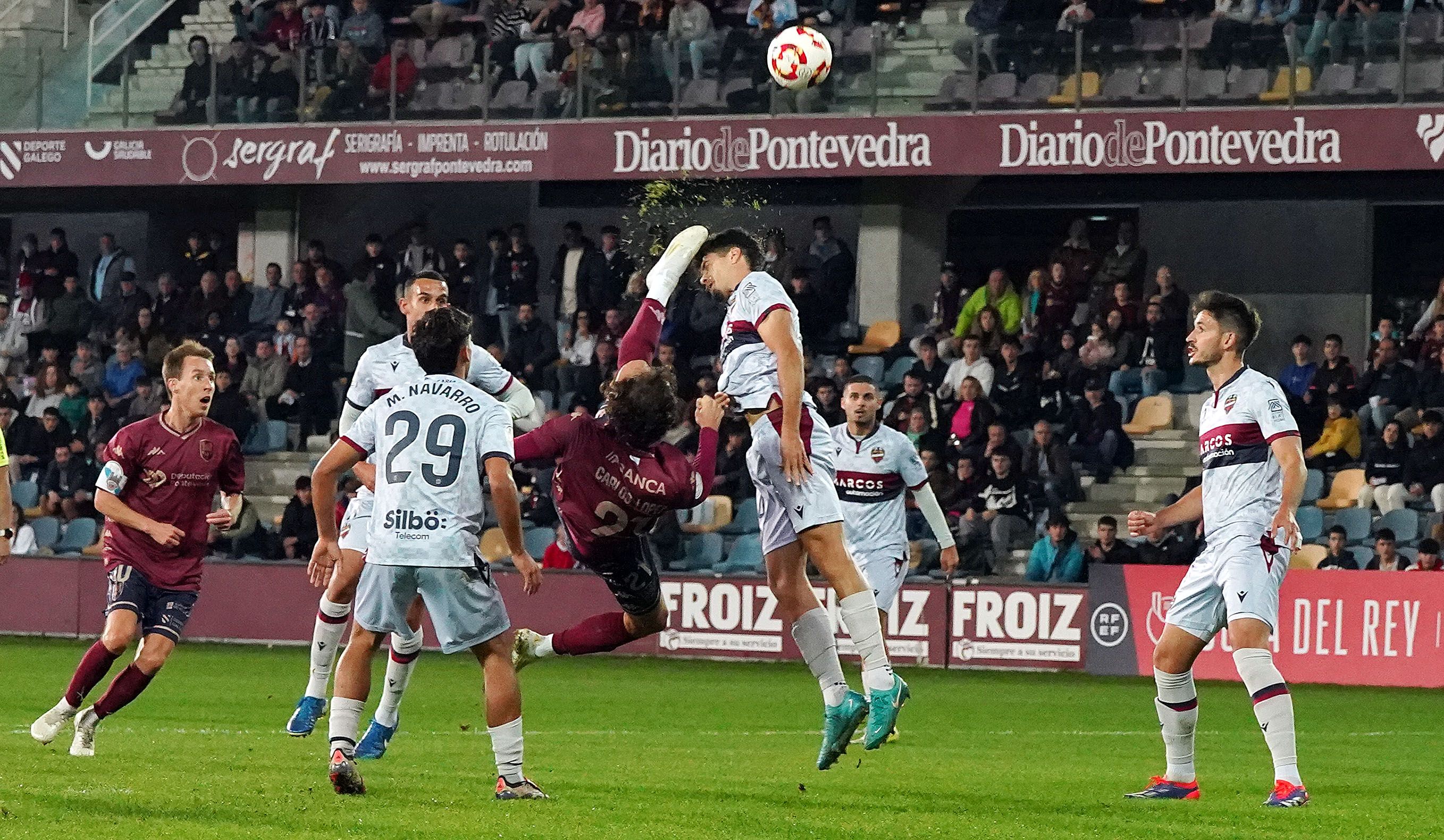 Partido de Copa do Rei entre Pontevedra e Levante en Pasarón