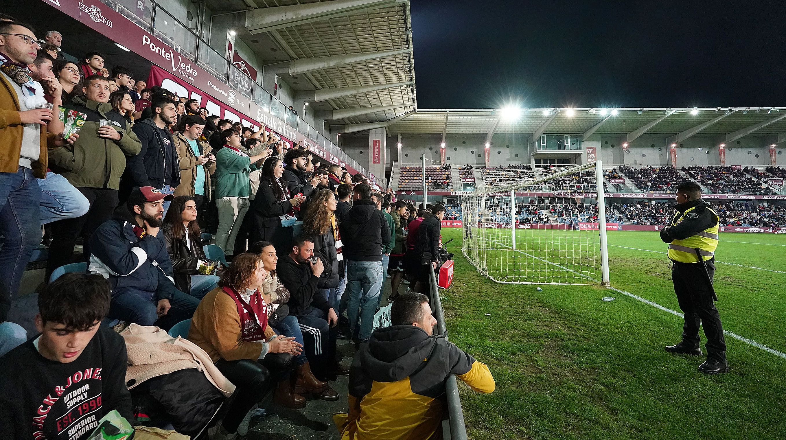 Partido de Copa do Rei entre Pontevedra e Levante en Pasarón