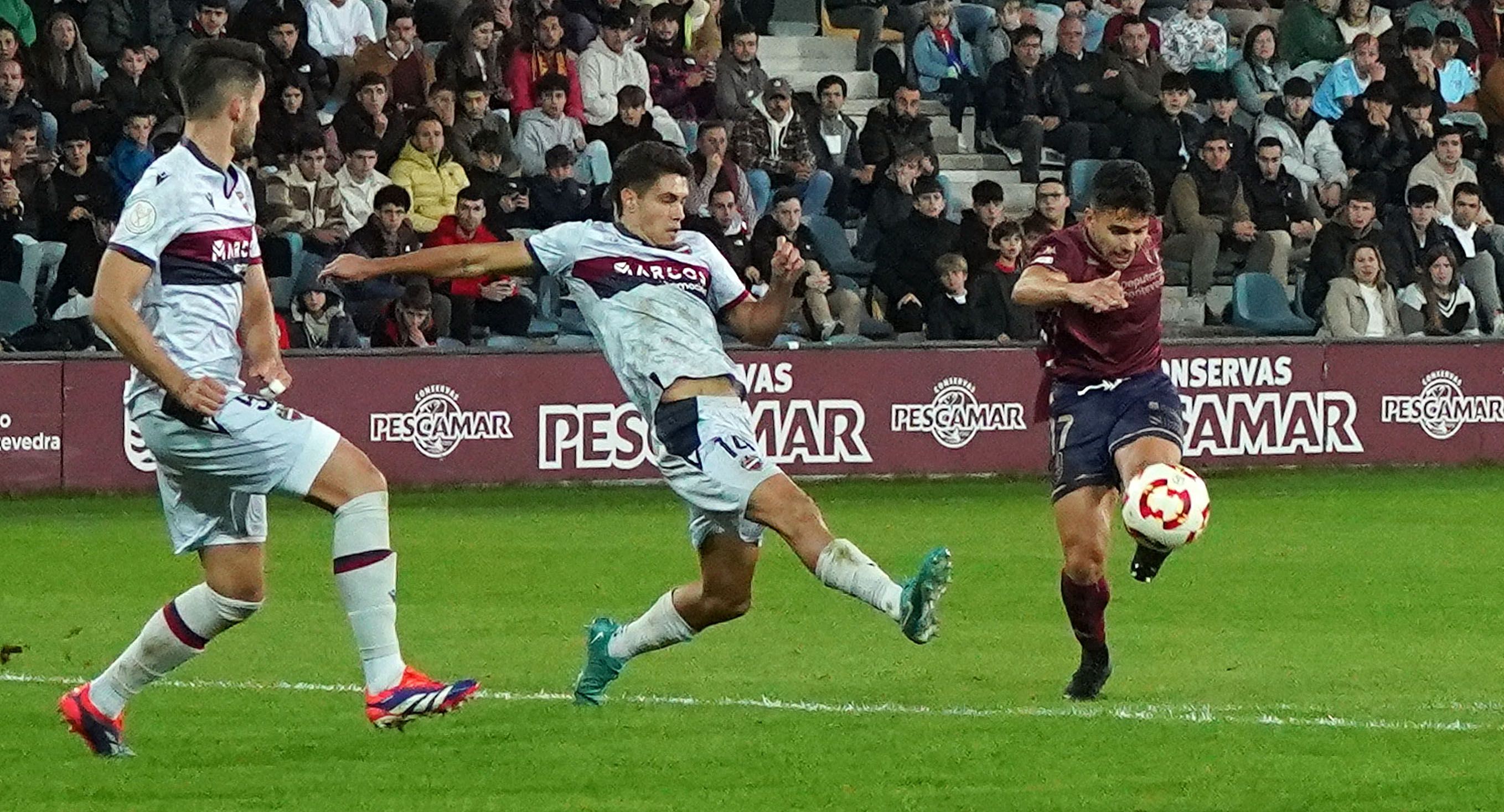 Partido de Copa do Rei entre Pontevedra e Levante en Pasarón