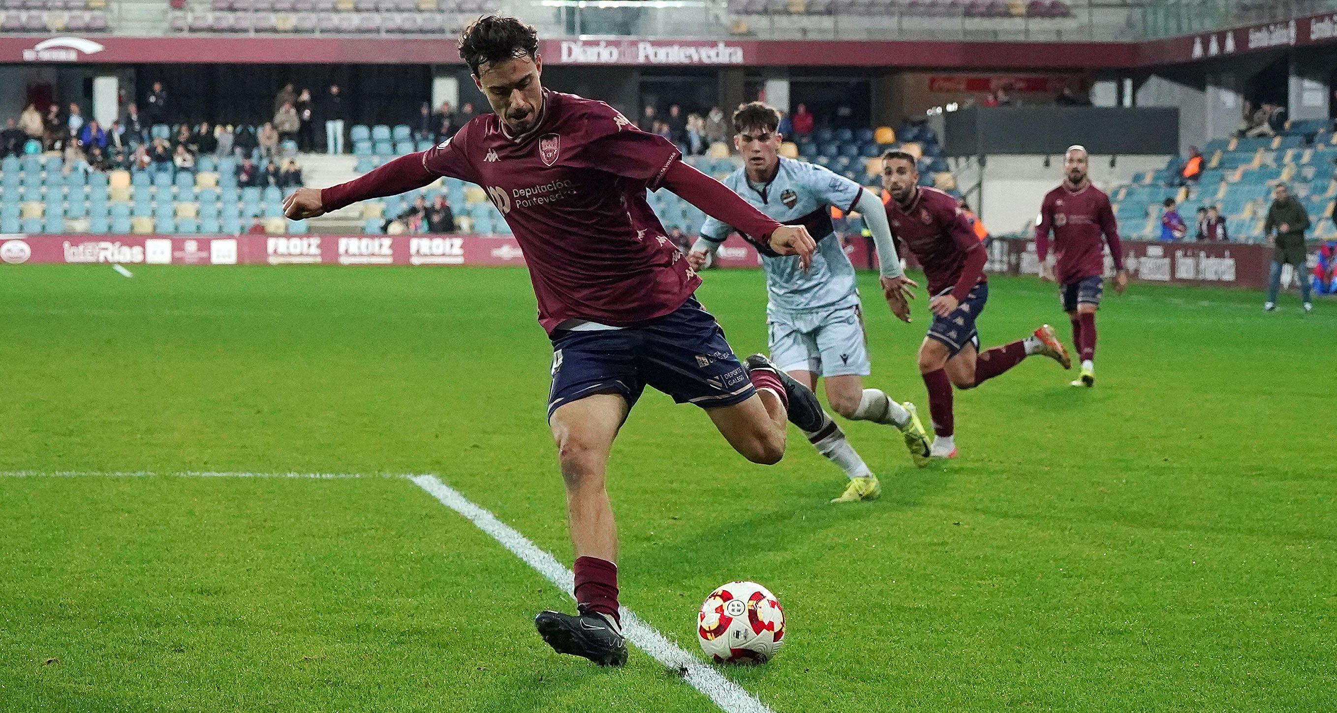 Partido de Copa do Rei entre Pontevedra e Levante en Pasarón