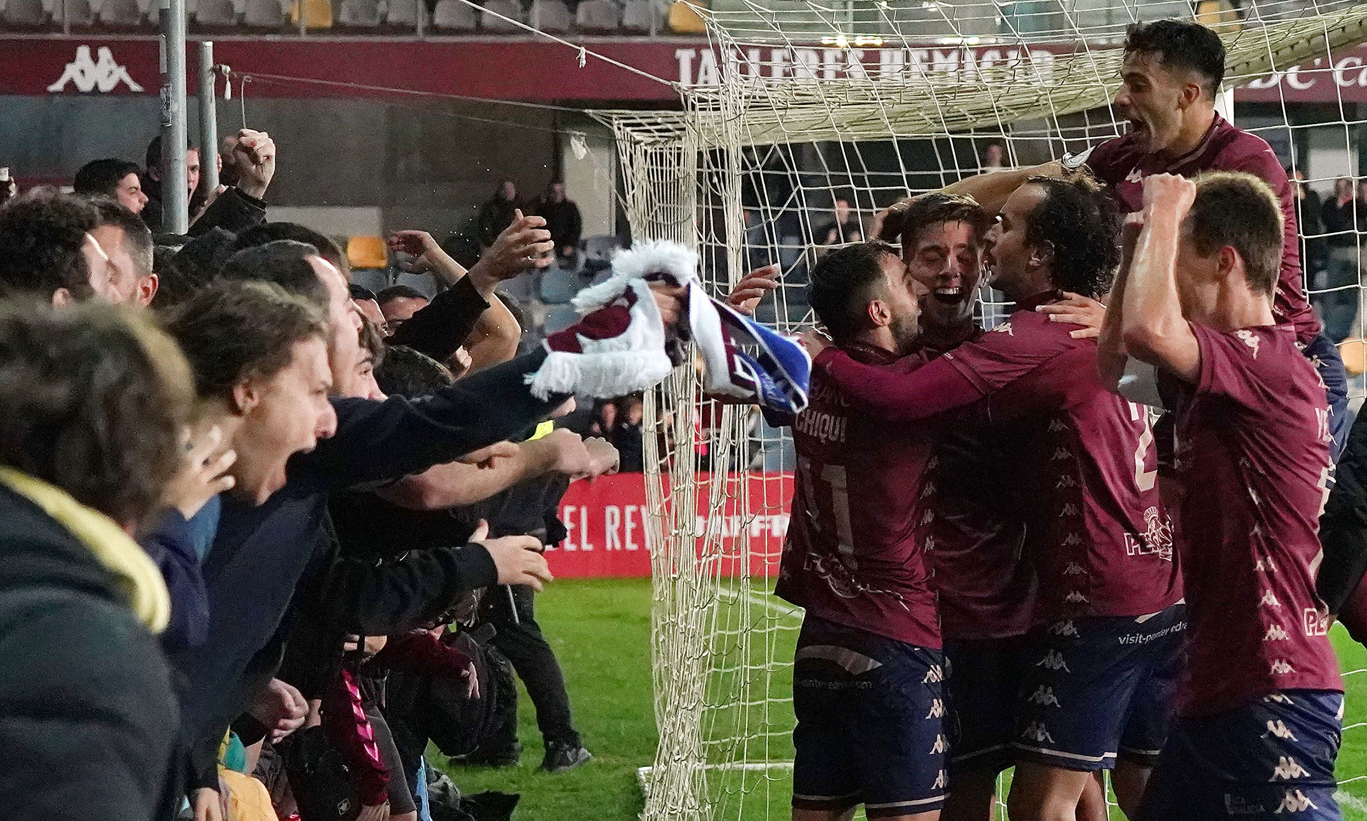 Partido de Copa do Rei entre Pontevedra e Levante en Pasarón