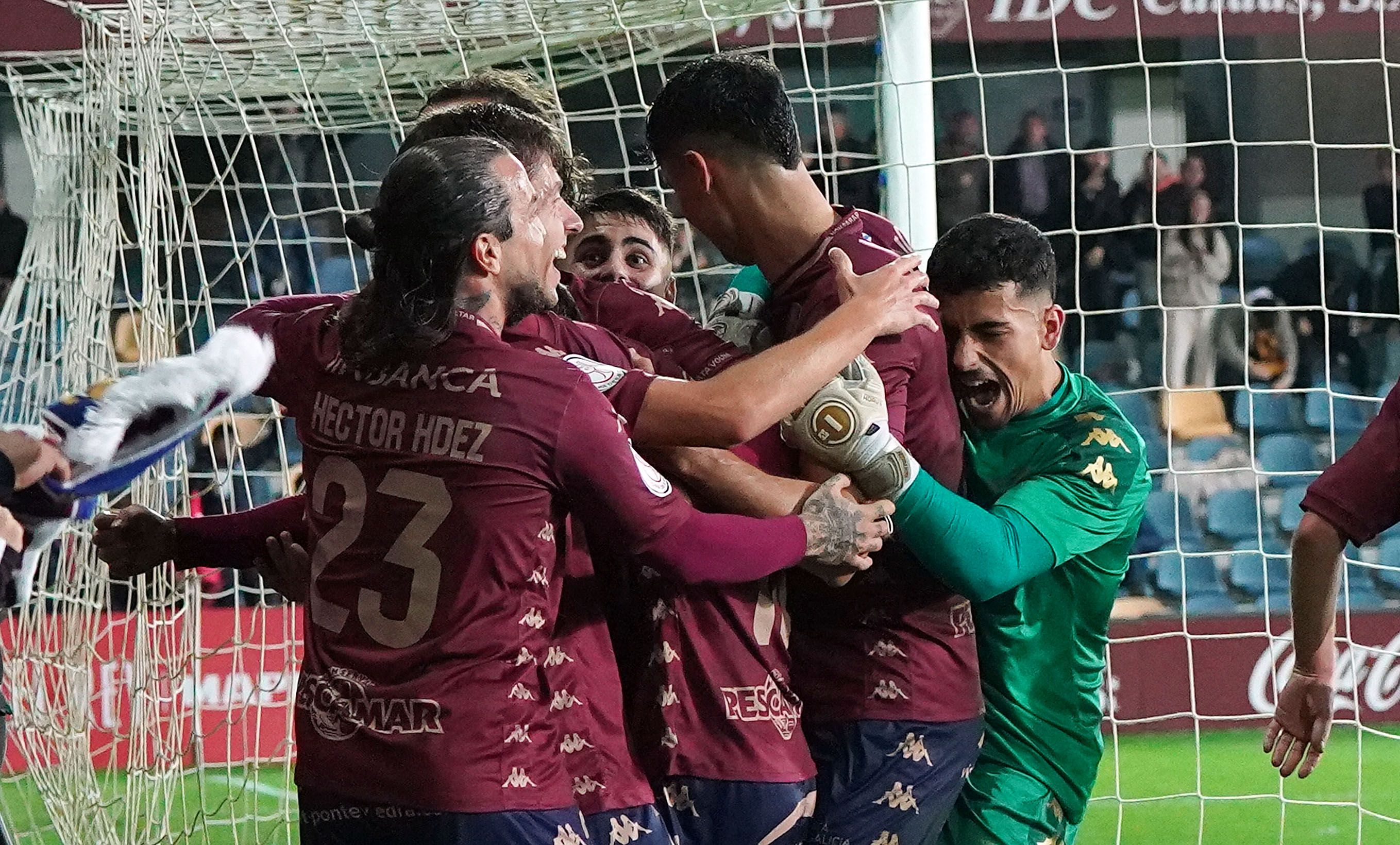 Partido de Copa do Rei entre Pontevedra e Levante en Pasarón