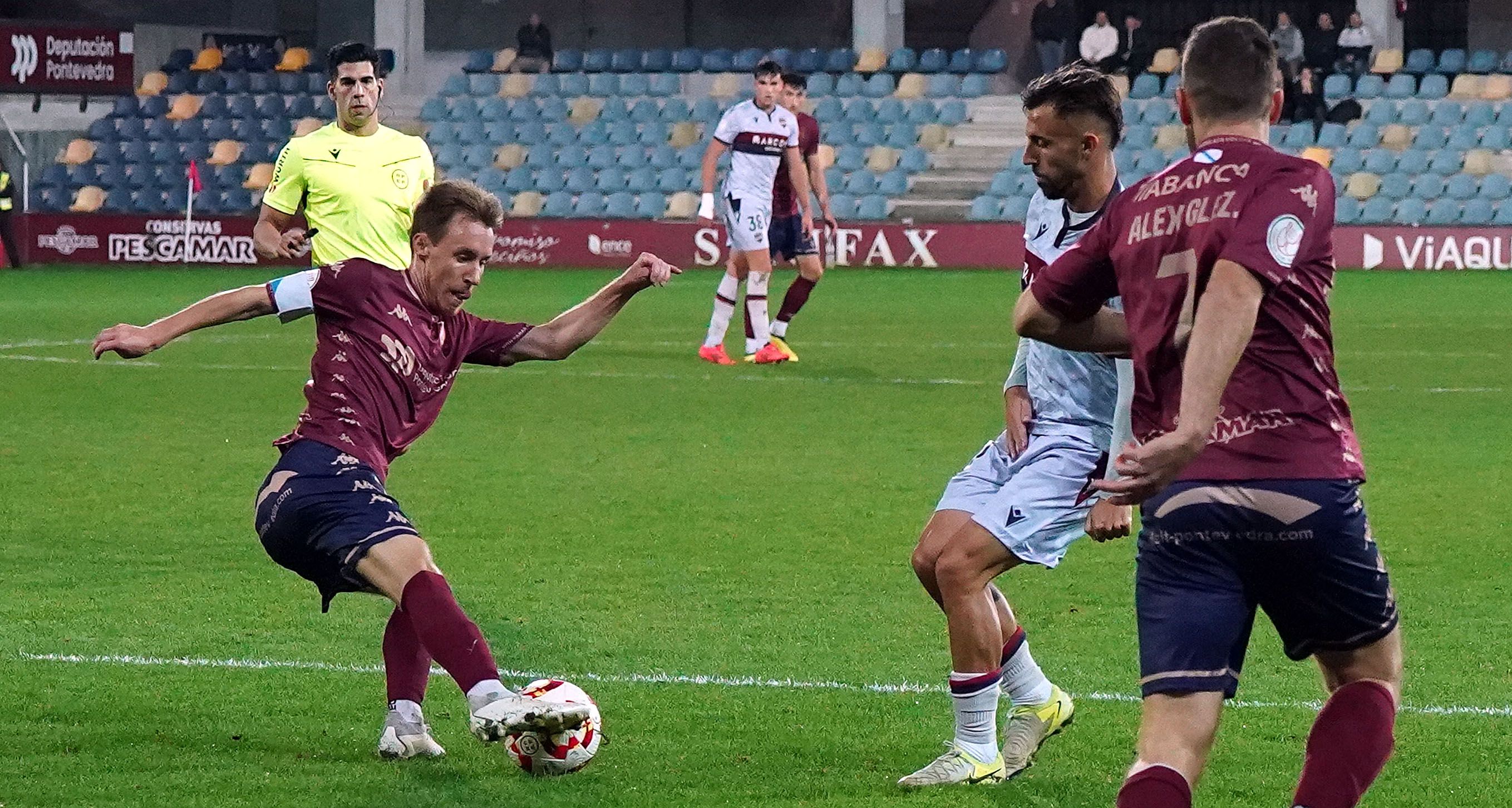 Partido de Copa do Rei entre Pontevedra e Levante en Pasarón