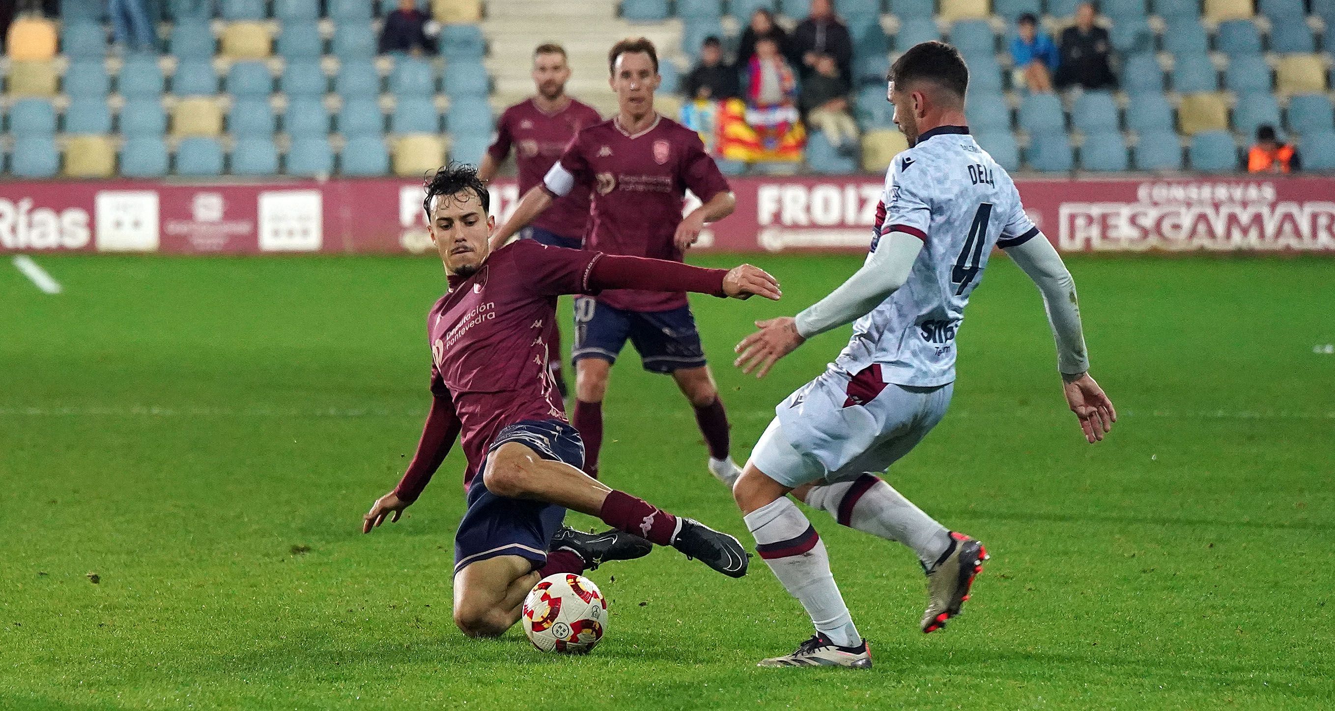 Partido de Copa do Rei entre Pontevedra e Levante en Pasarón