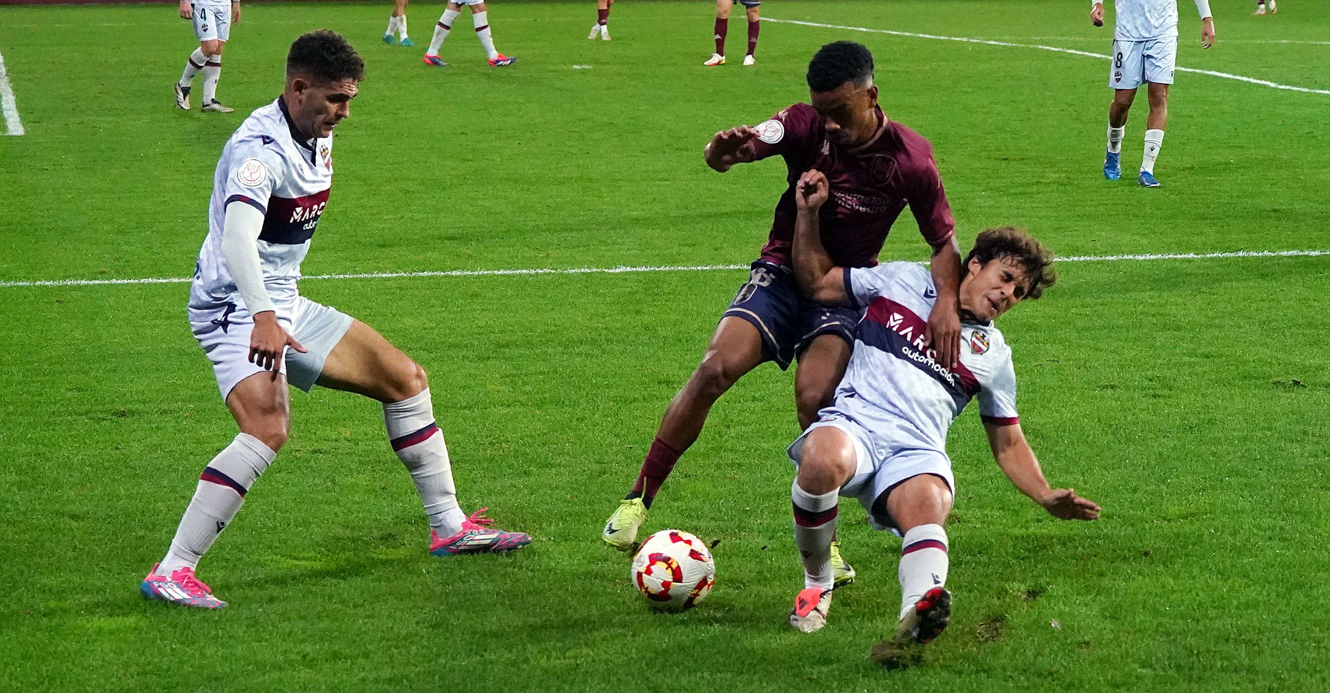 Partido de Copa do Rei entre Pontevedra e Levante en Pasarón