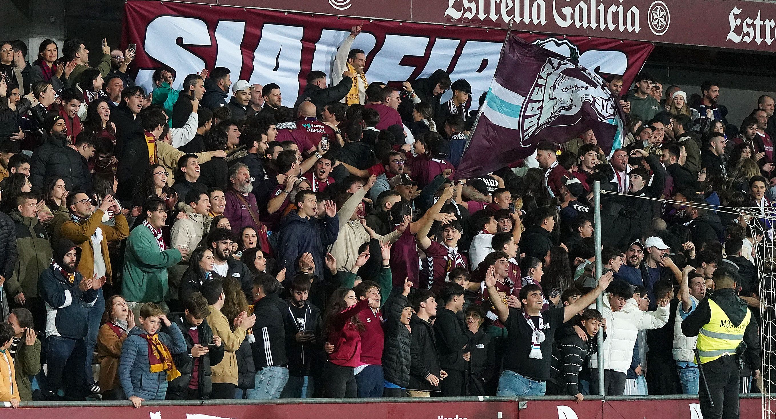 Partido de Copa do Rei entre Pontevedra e Levante en Pasarón