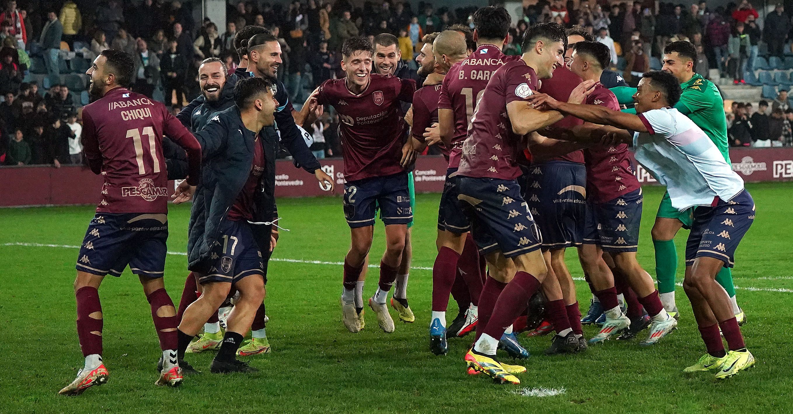 Partido de Copa do Rei entre Pontevedra e Levante en Pasarón