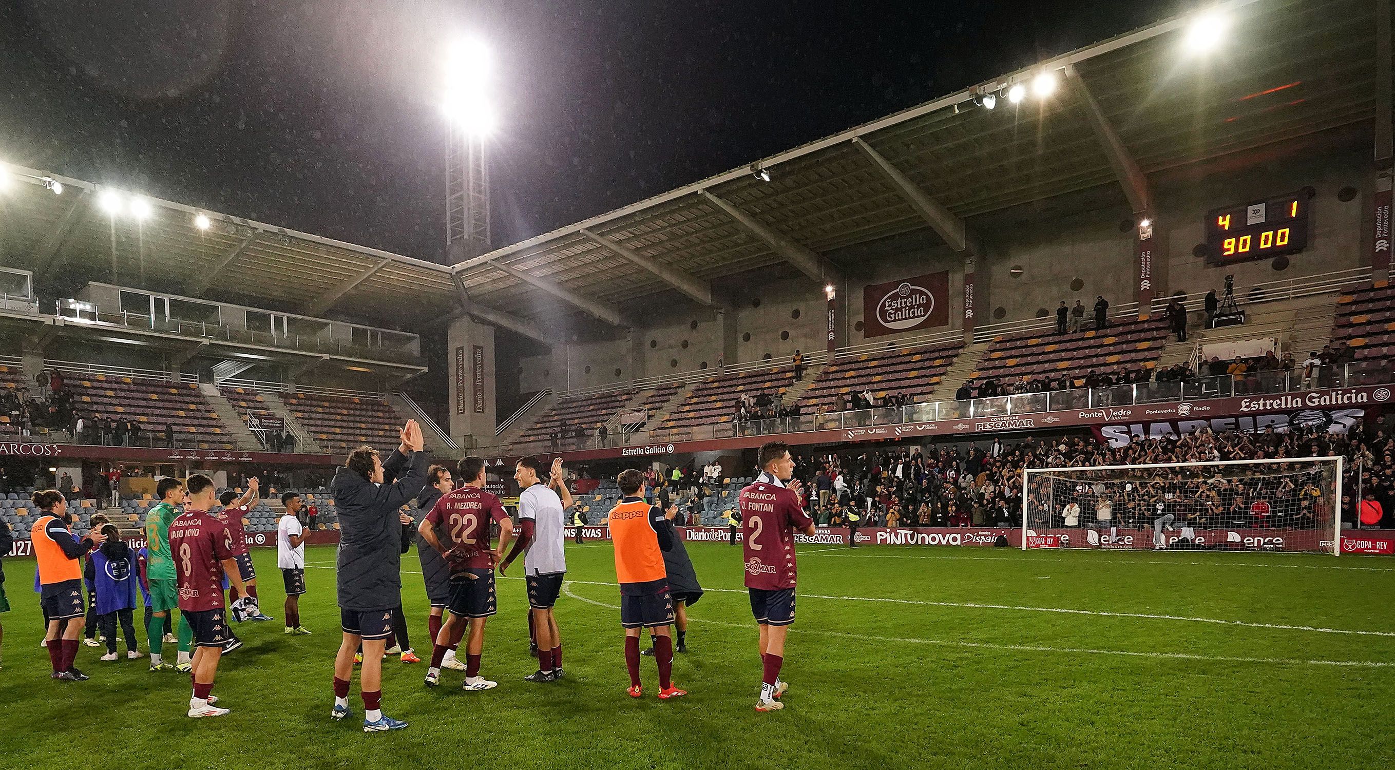 Partido de Copa do Rei entre Pontevedra e Levante en Pasarón