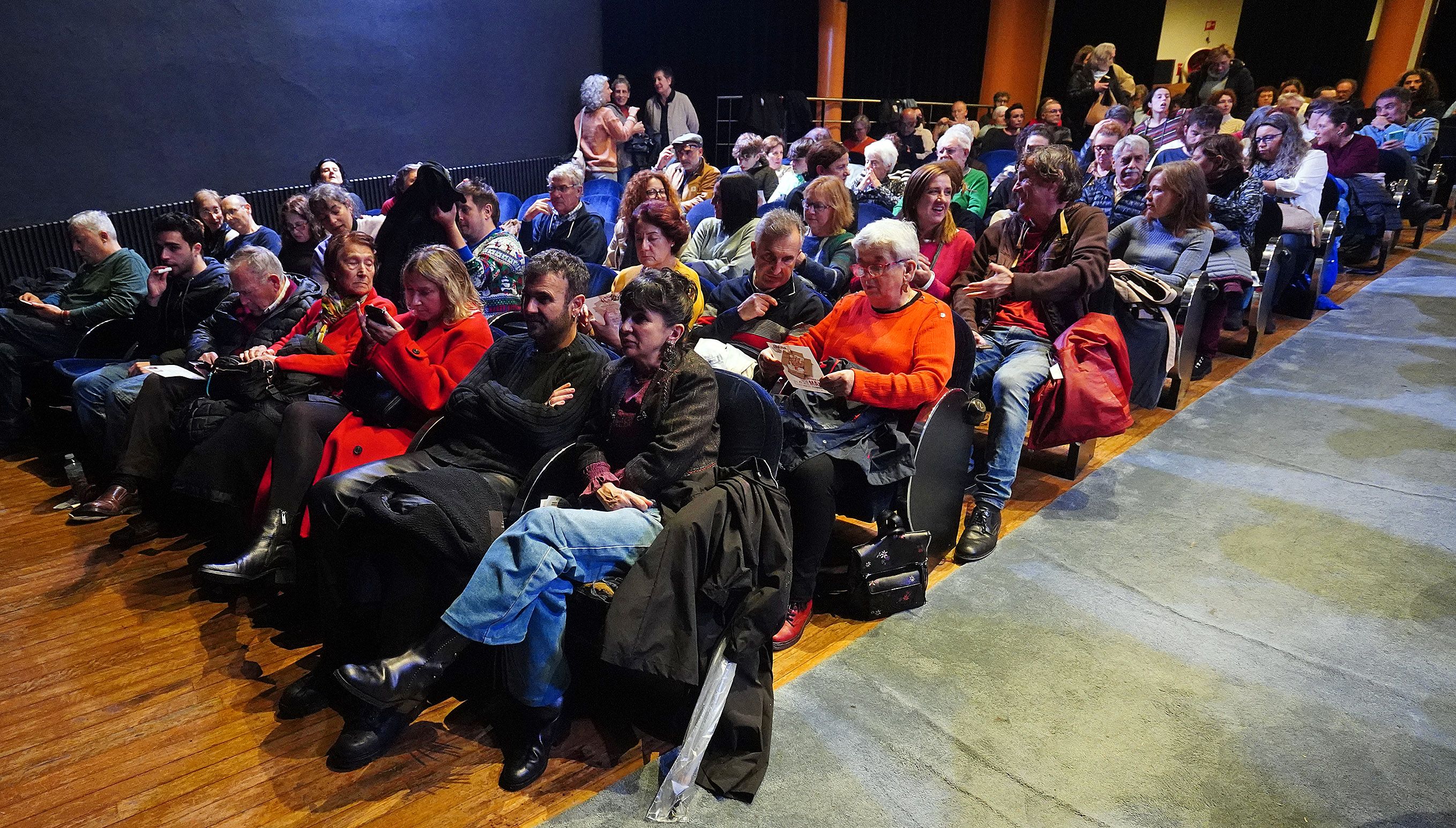 Representación de la obra "Entrega en man", de Contraproducións, en Ponteatro