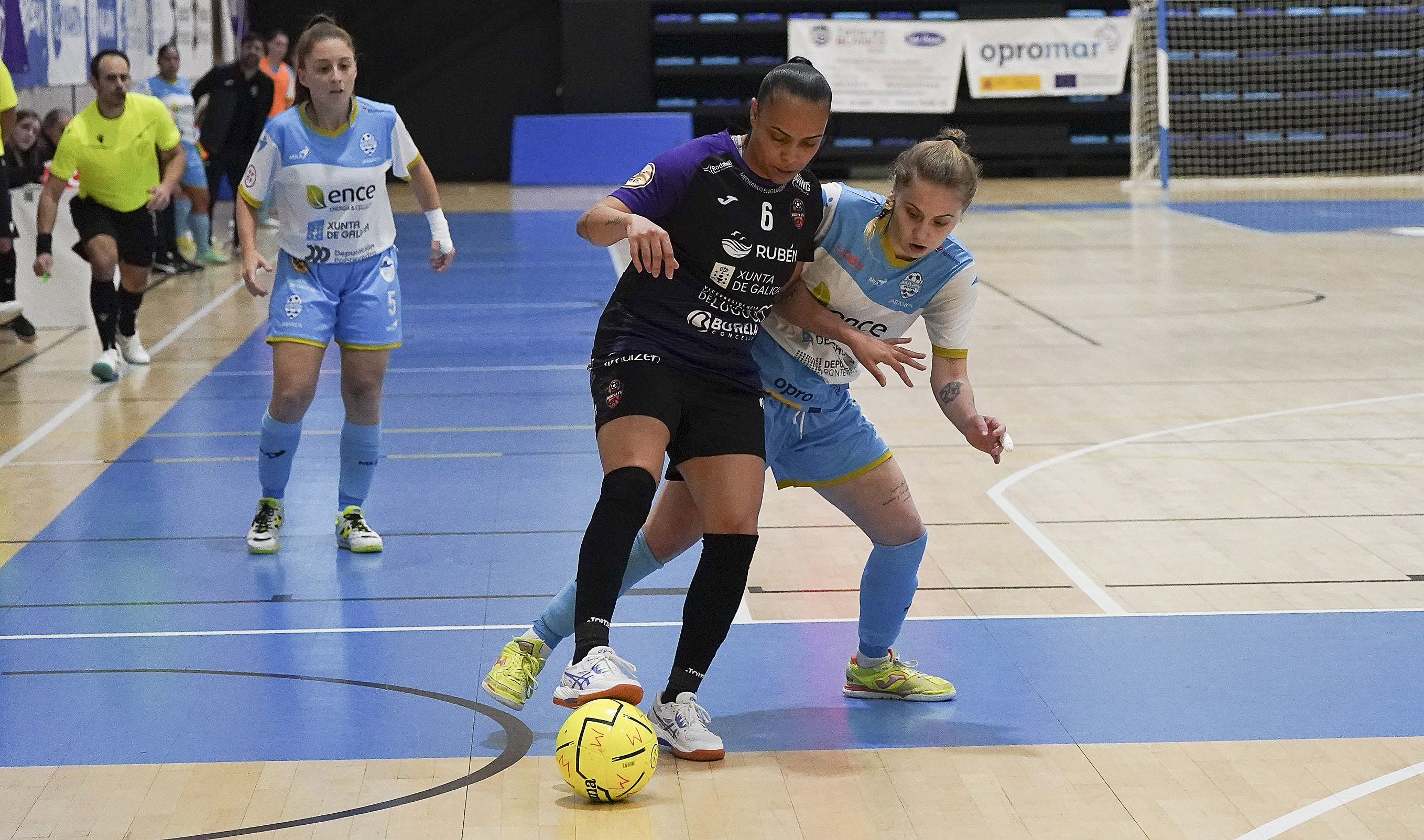 Partido entre Marín Futsal e Burela na Raña