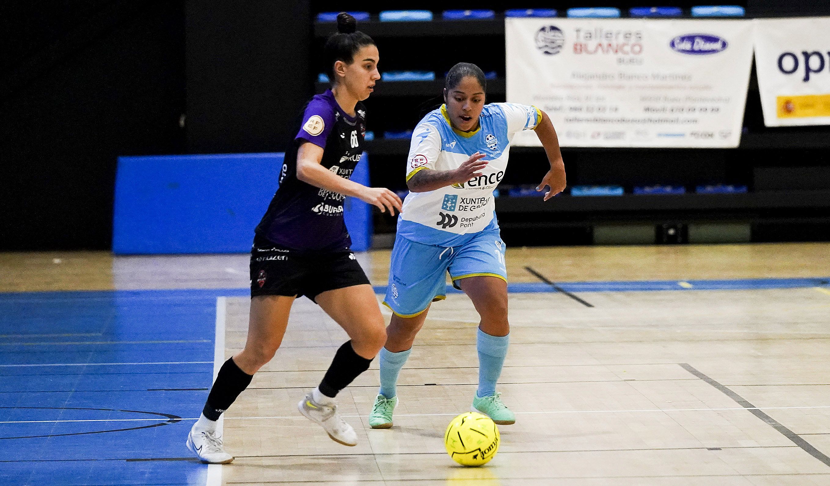 Partido entre Marín Futsal e Burela na Raña