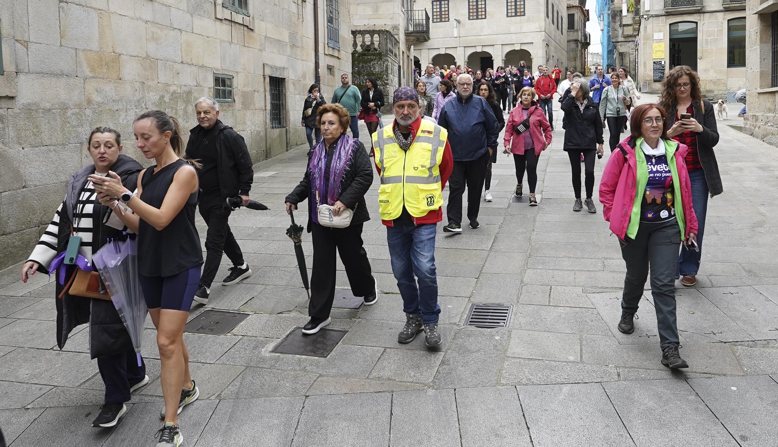 Camiño violeta contra a violencia machista en Pontevedra