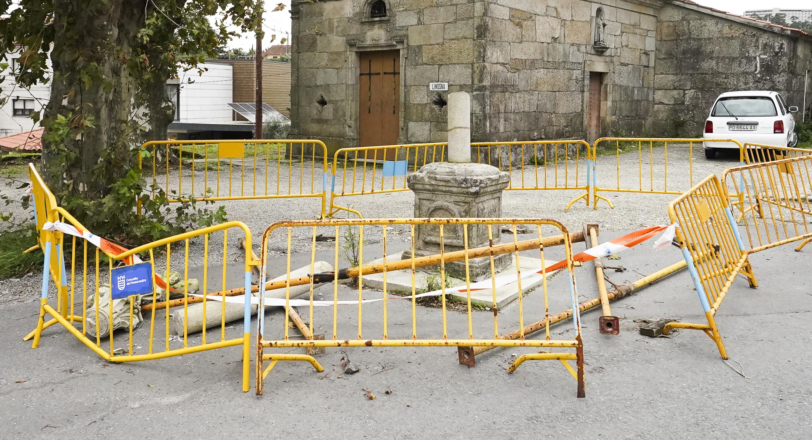 O cruceiro de San Amaro, esnaquizado no chan