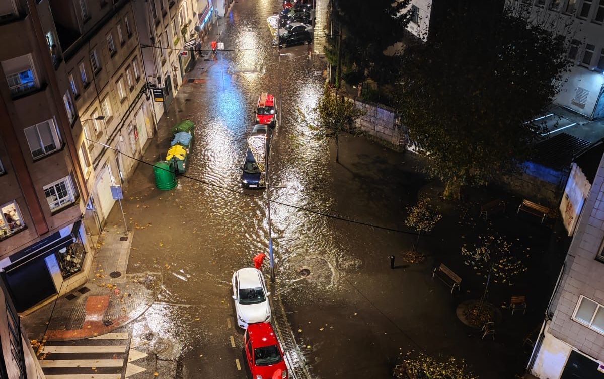 Inundación na rúa Fernando Olmedo