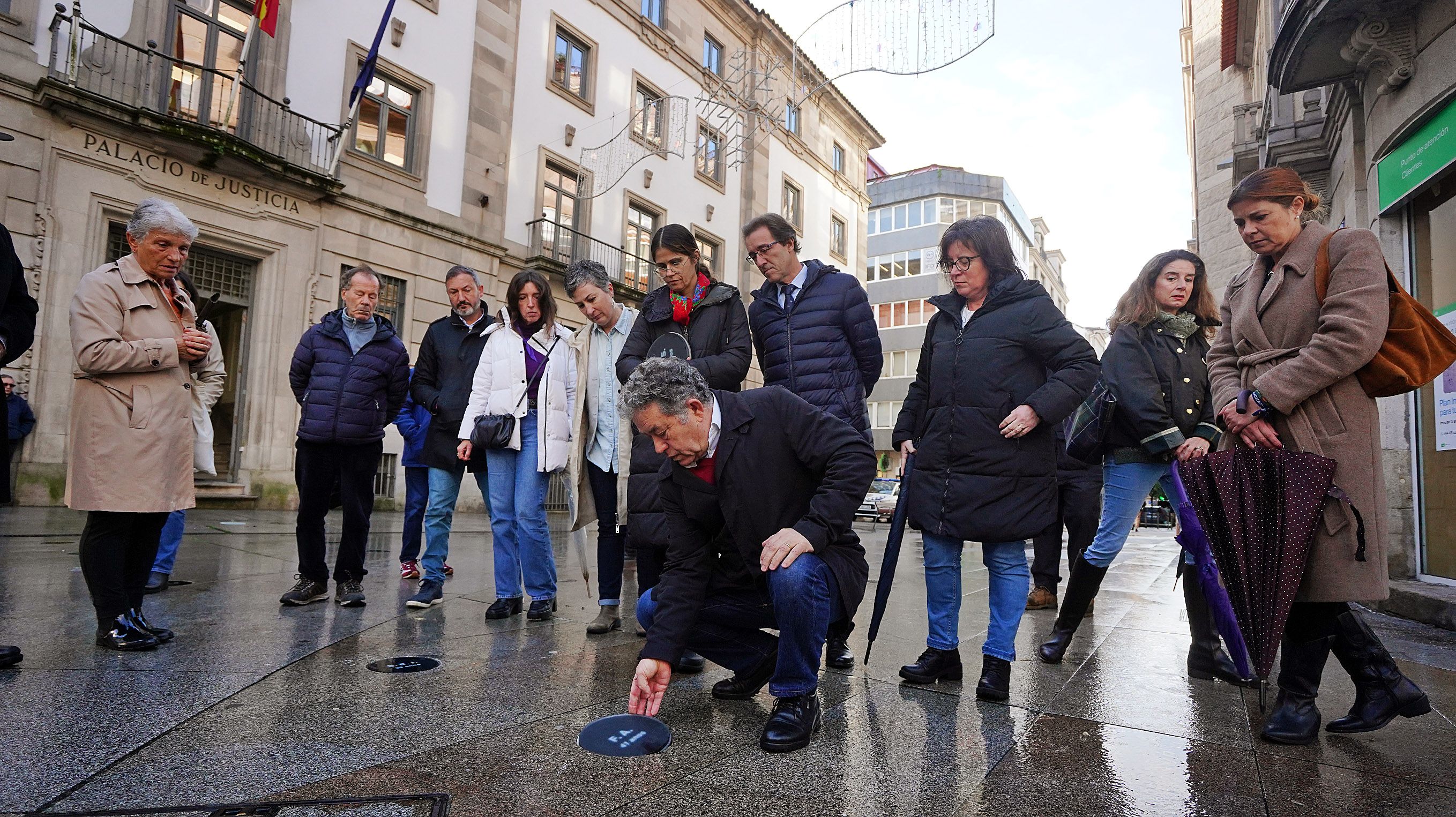 Inauguración dos círculos para lembrar as vítimas da violencia machista e vicaria