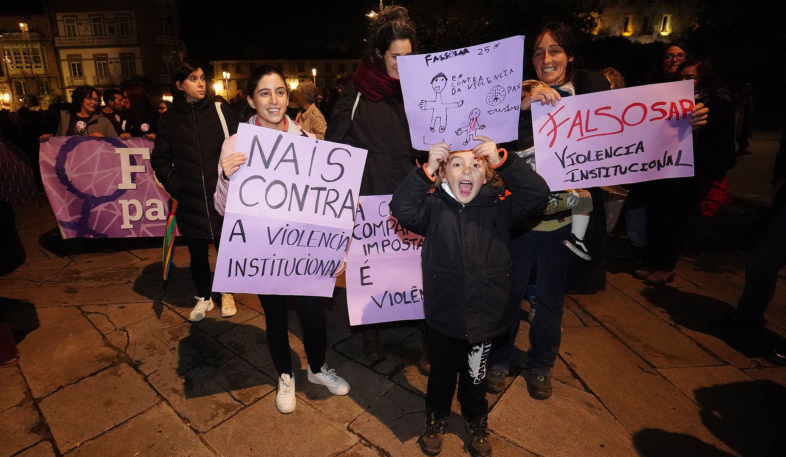 Manifestación central en Pontevedra polo 25N de 2024