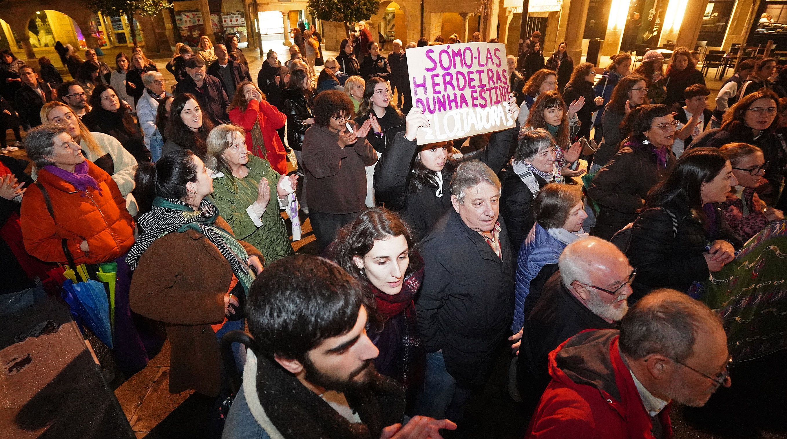 Manifestación central en Pontevedra polo 25N de 2024