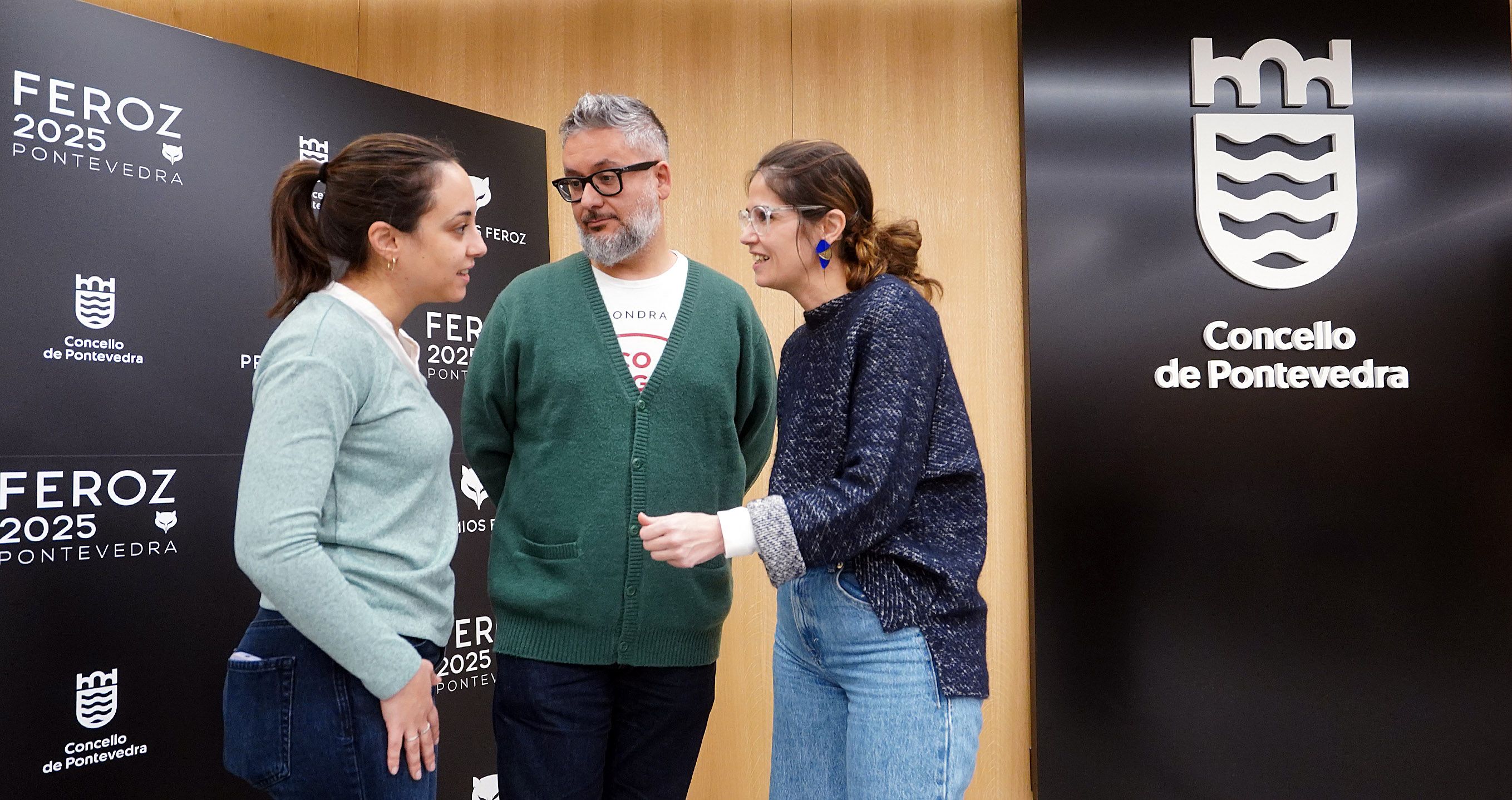 Sara Vila, Antonio Manuel Fraga, gañador do premio Pinto e Maragota, e Anabel Gulías